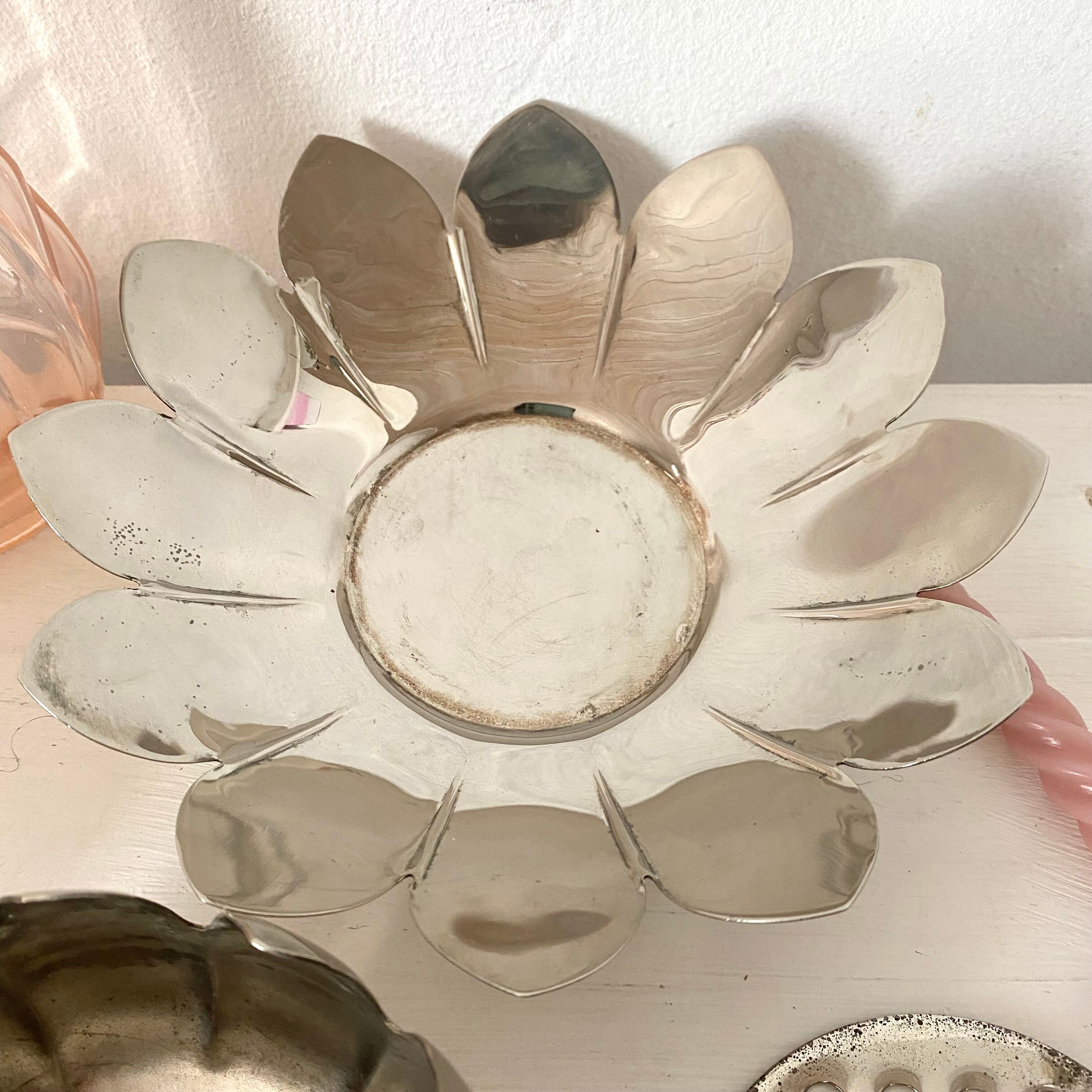 Candlestick stings flowers , lotus flower 80s