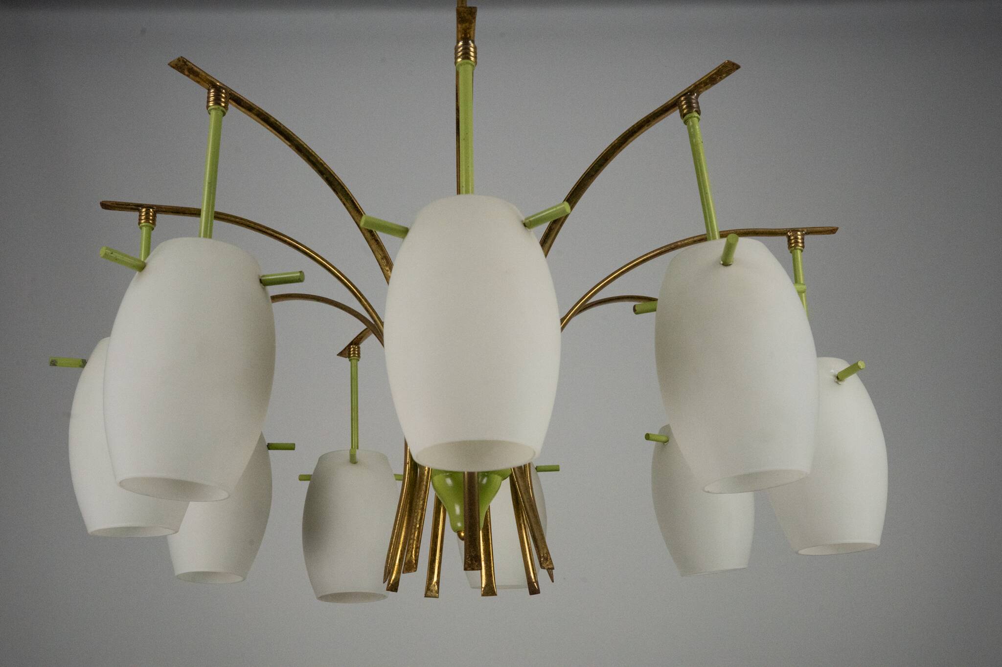 Midcentury 9-Arm Brass Chandelier with  Lacquer & Opaline Glass. Italy 1950
