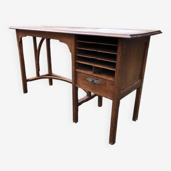 Bureau ancien en chêne à traverses en bois courbé dans l’esprit Art Nouveau du début 20 ème.