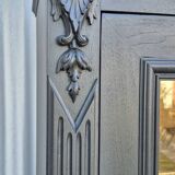 Glass-fronted dresser