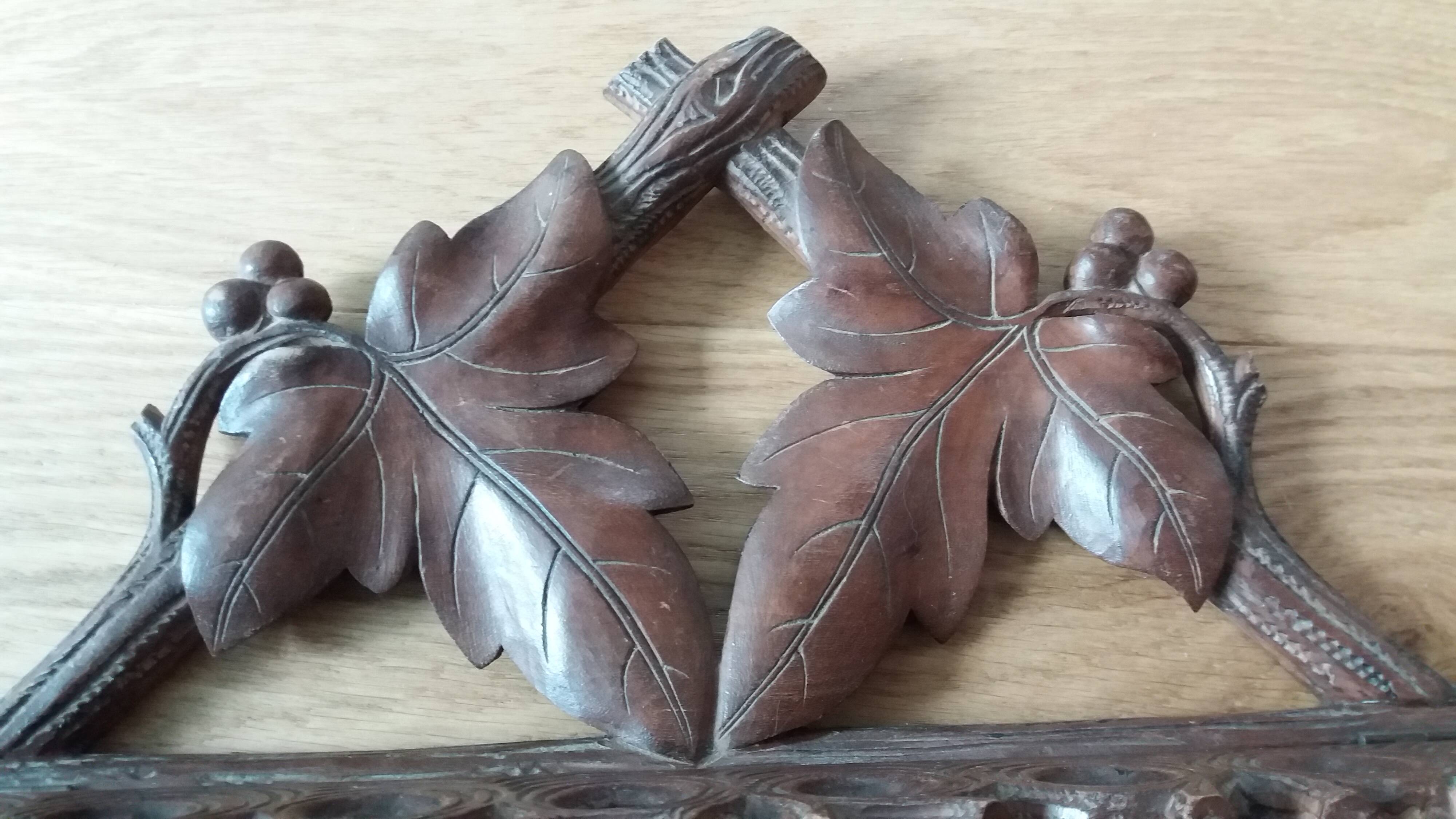 Porte pipes en bois sculpté