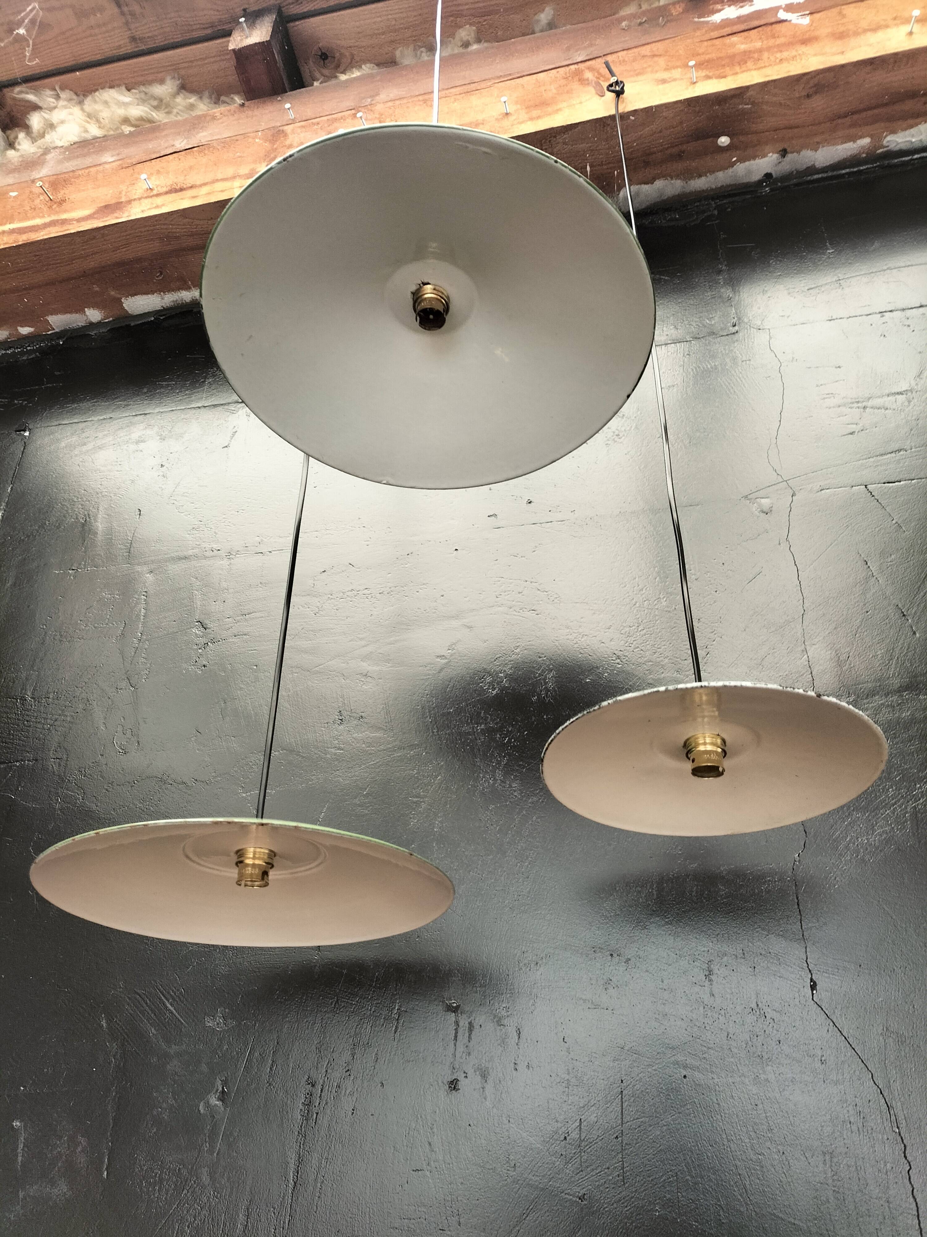 3 enamelled sheet metal suspensions