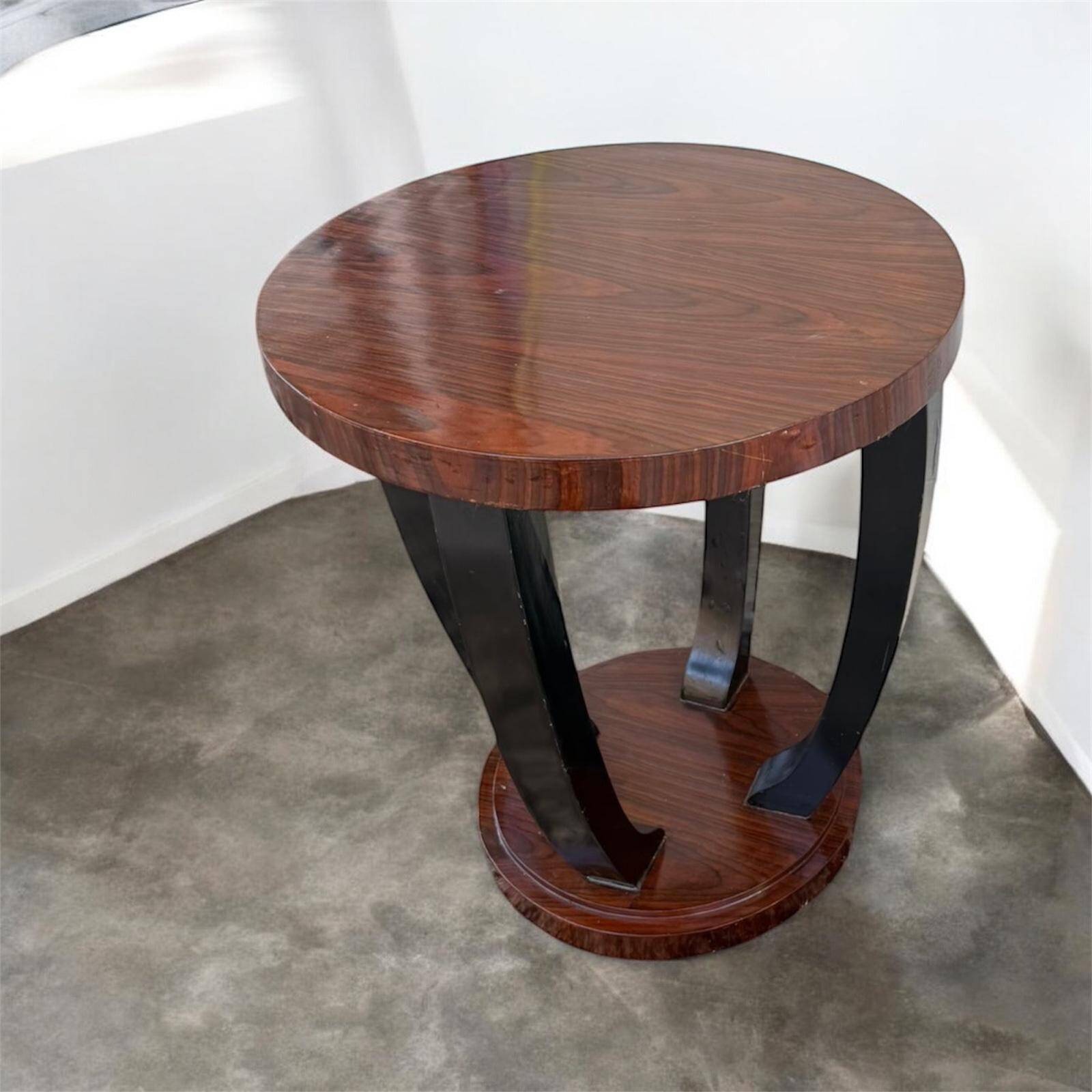 Round table base with a stepped base