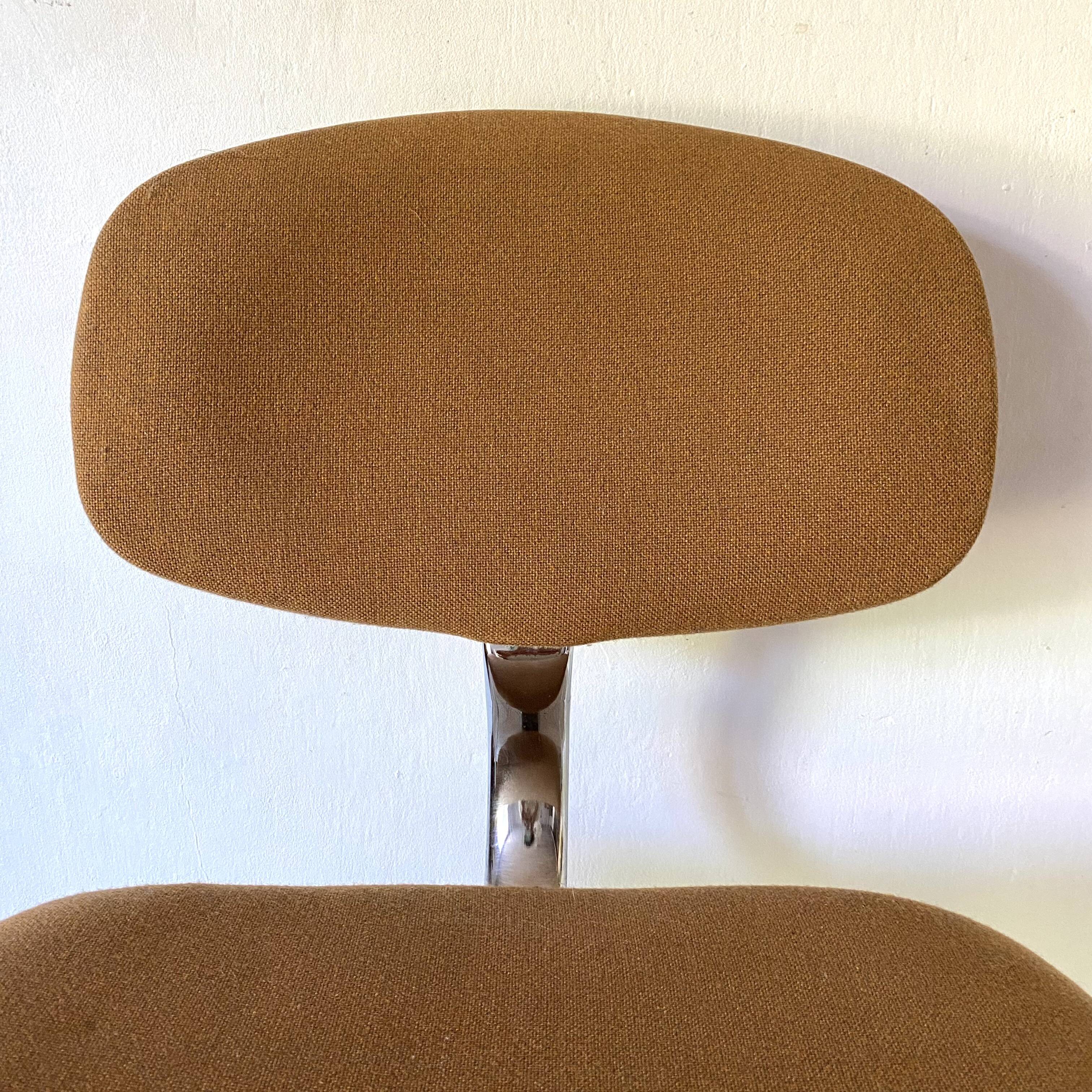 Vintage Strafor n chair