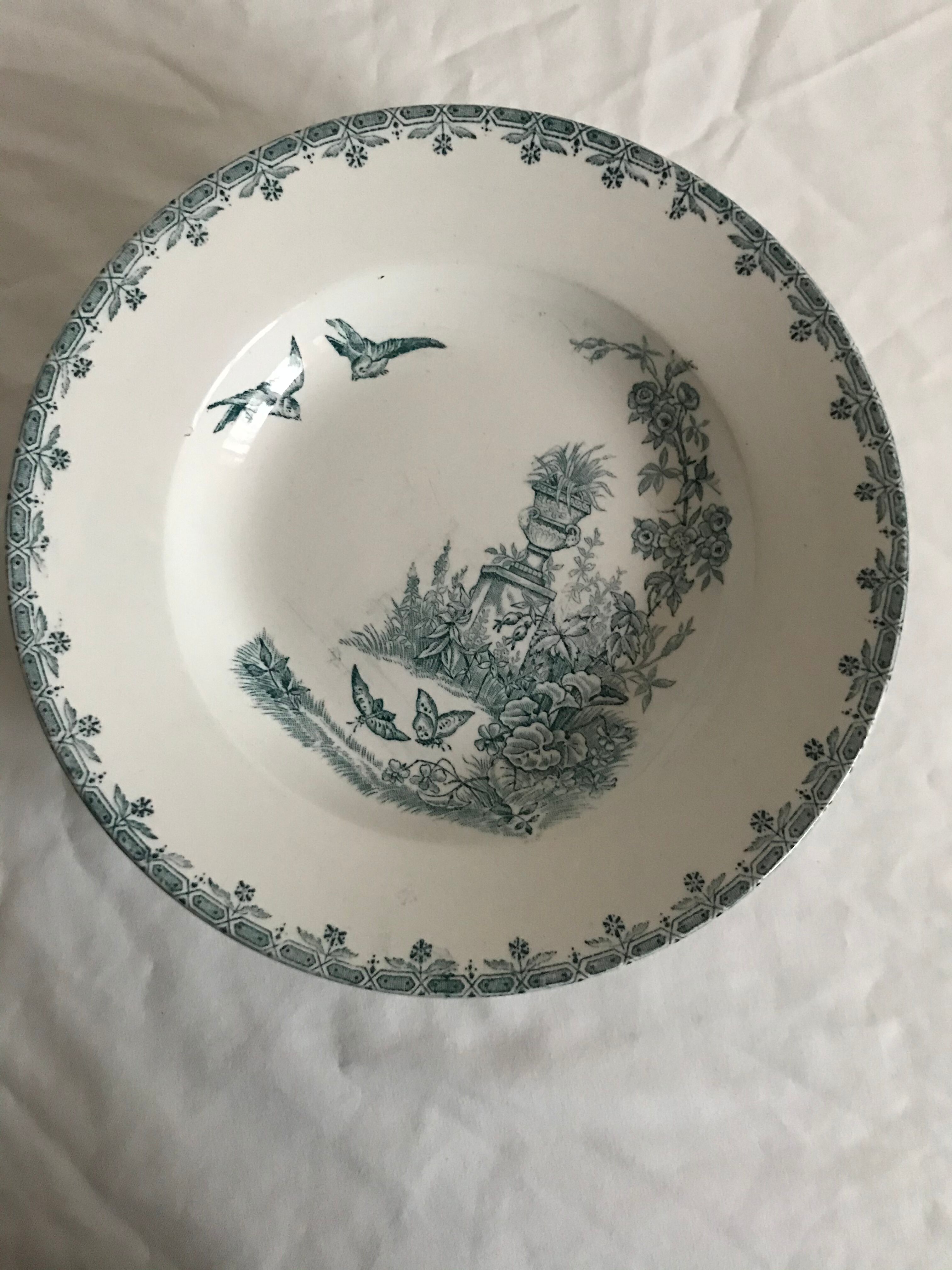 Lot of 8 hollow iron earth plates