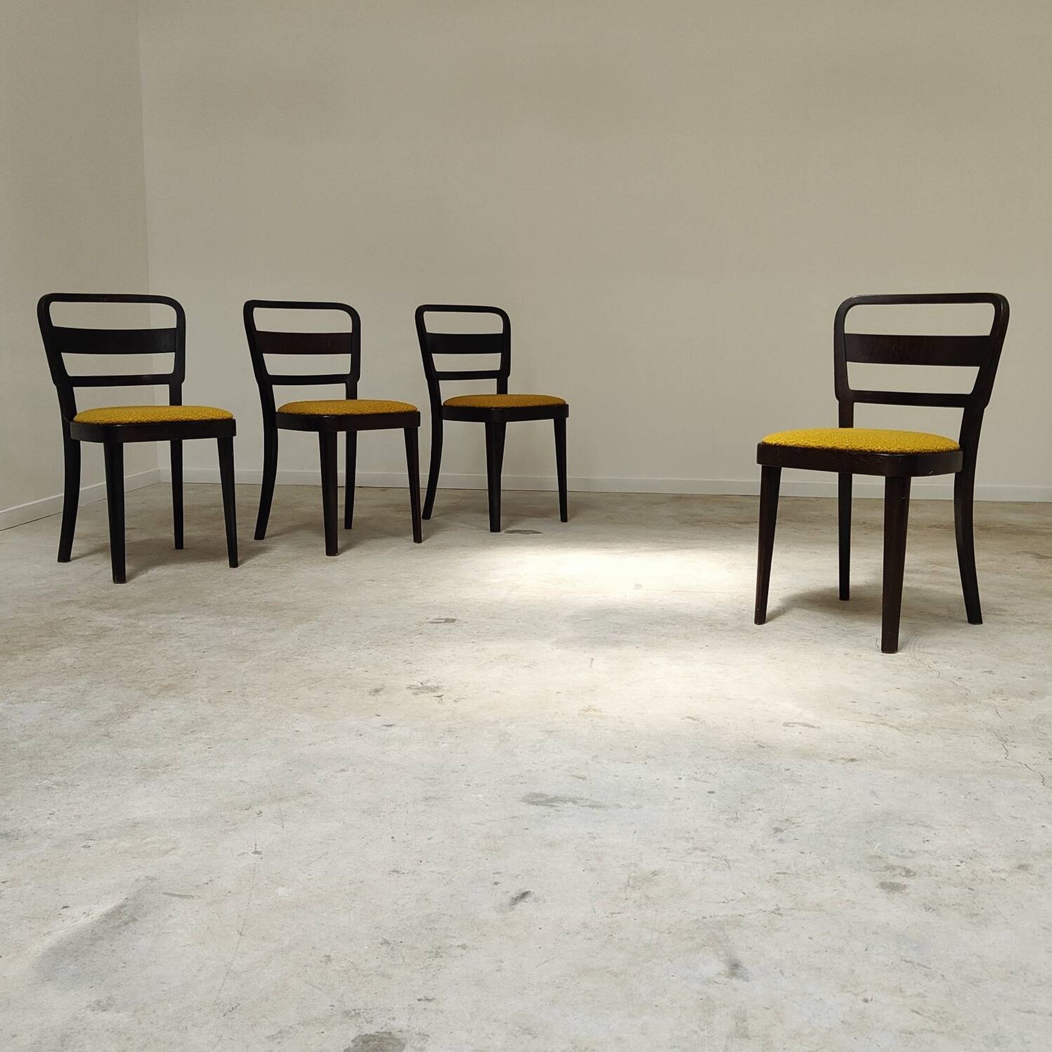 Lot de 4 chaises Thonet art déco 1930 , bouclette Jaune moutarde