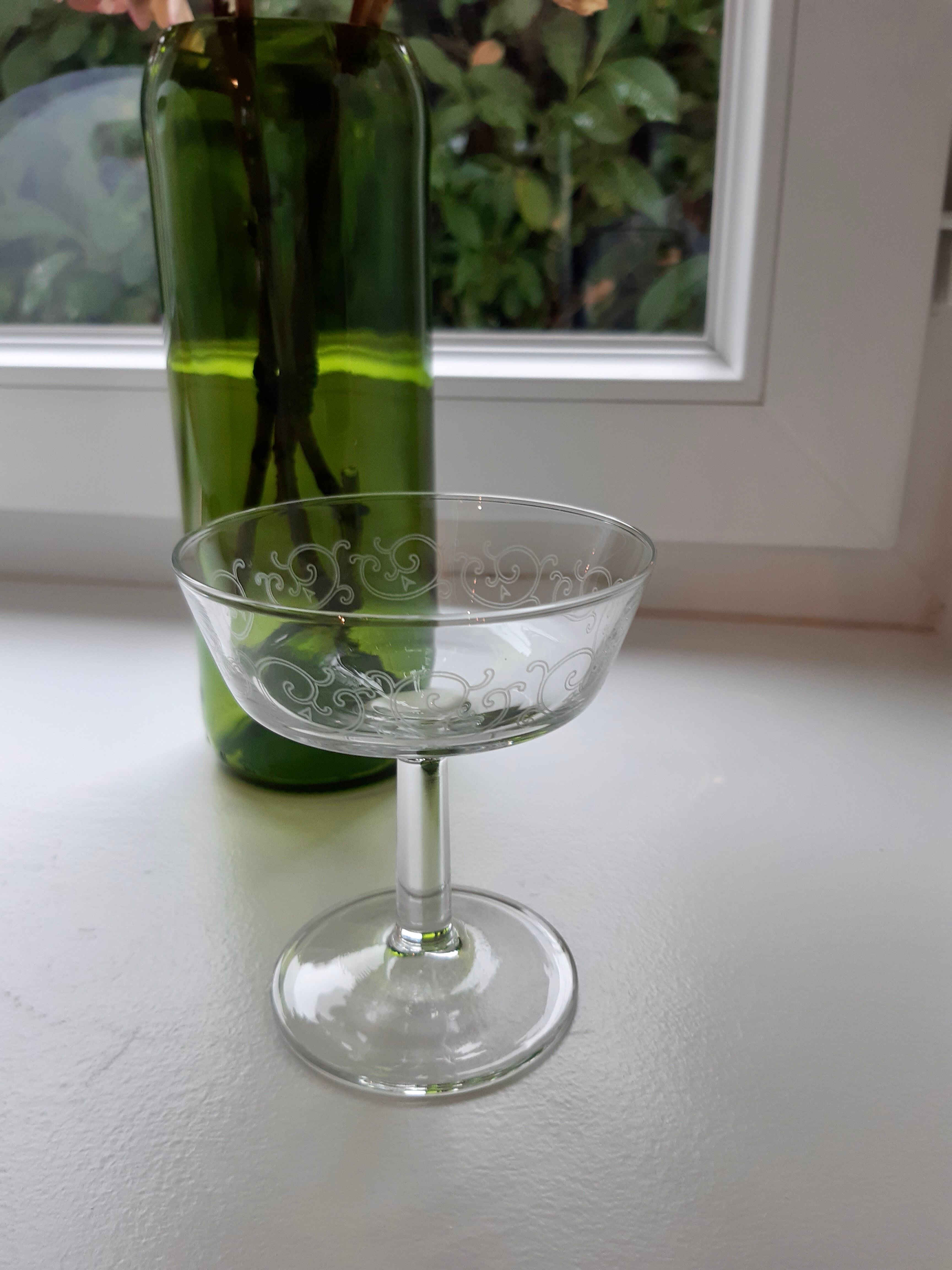 Lot of 8 60s crystal champagne glasses