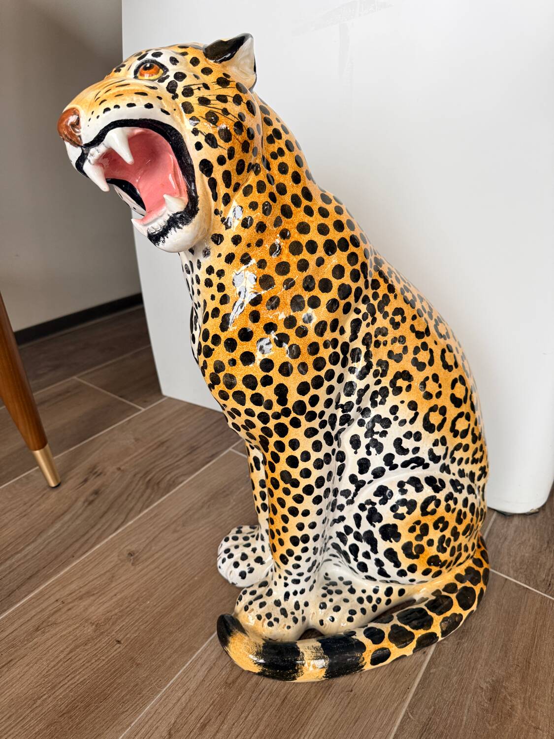 Leopard, Italian sculpture in glazed ceramic.