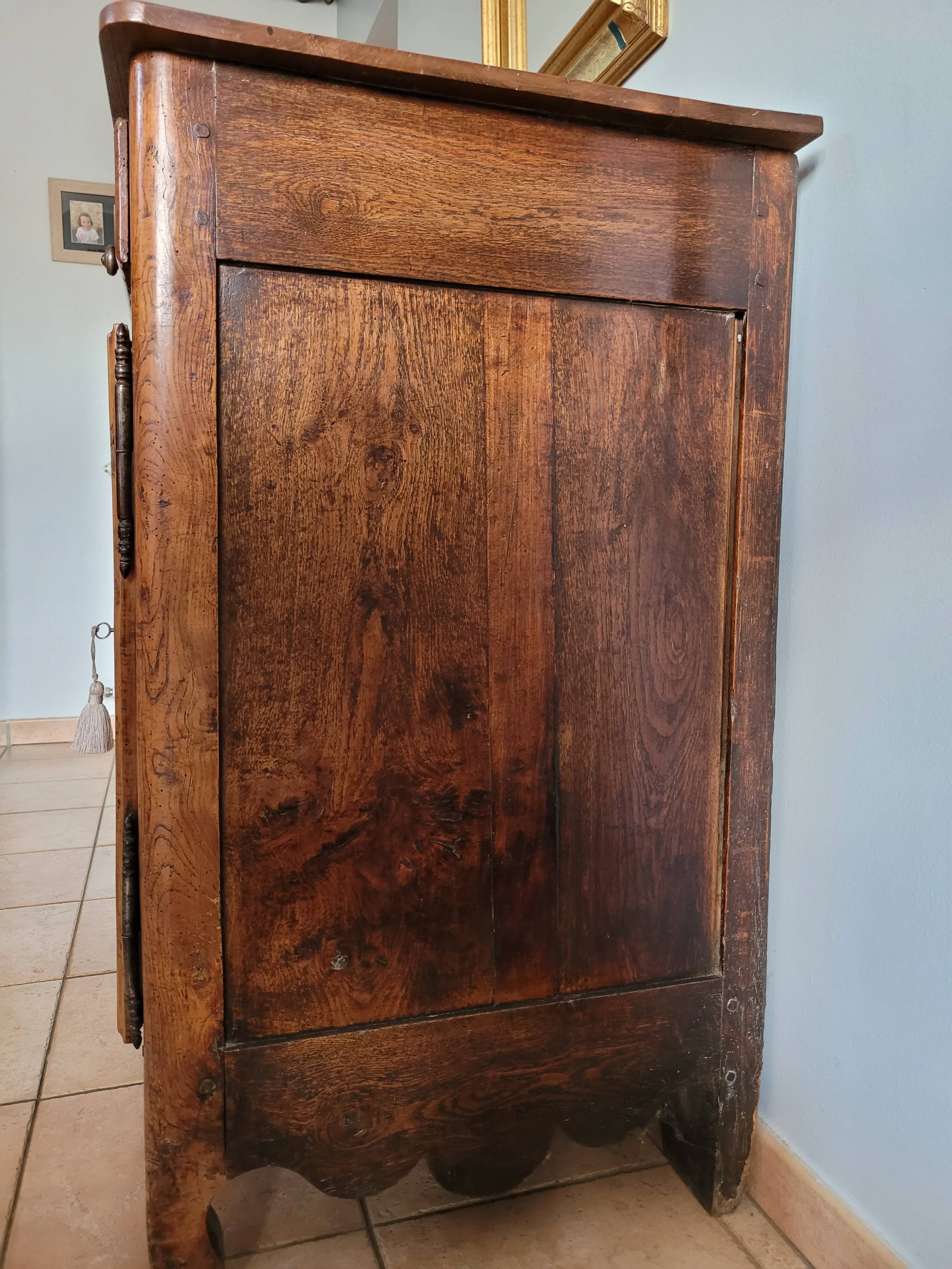 Rustic buffet in Louis XV style