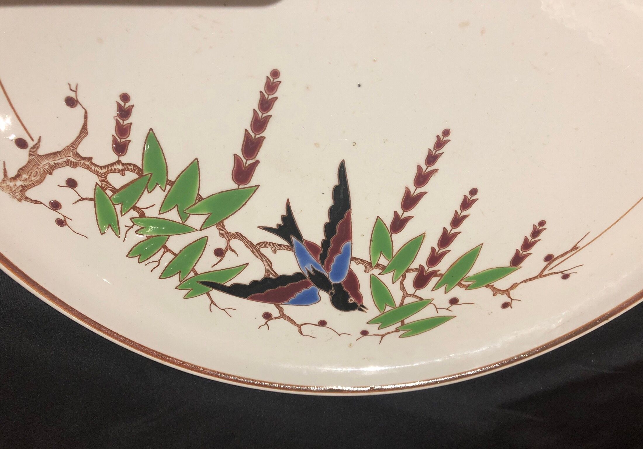 Large dish with decoration of birds