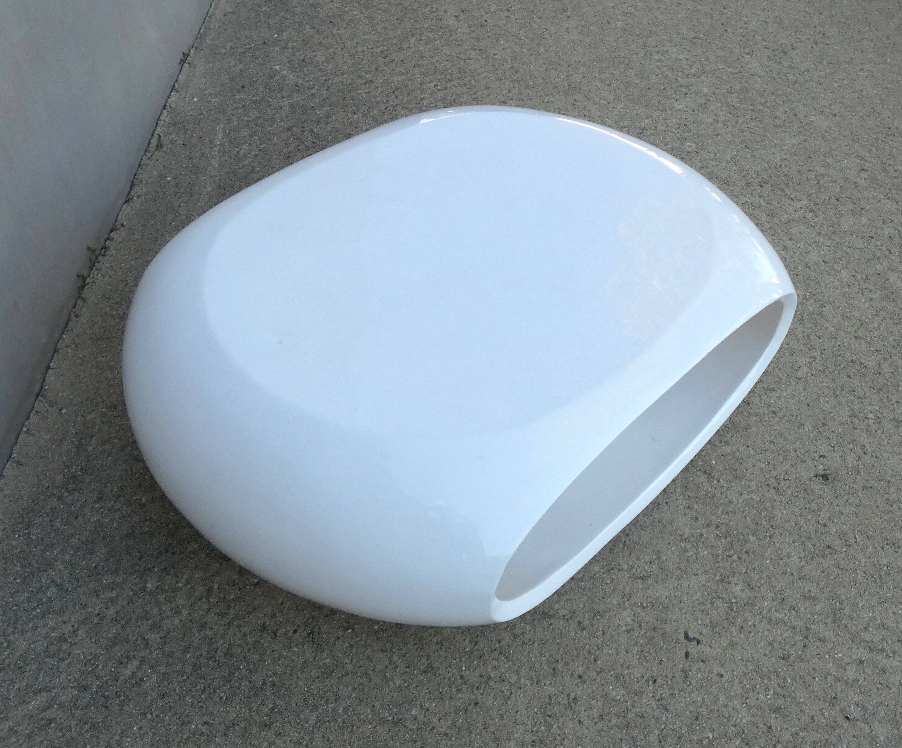 Table basse laquée blanche design Space Age forme libre vintage