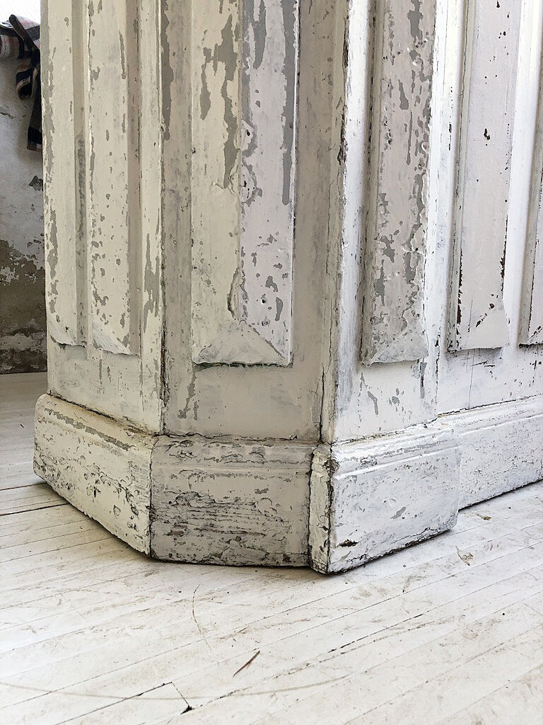 White patina and zinc counter