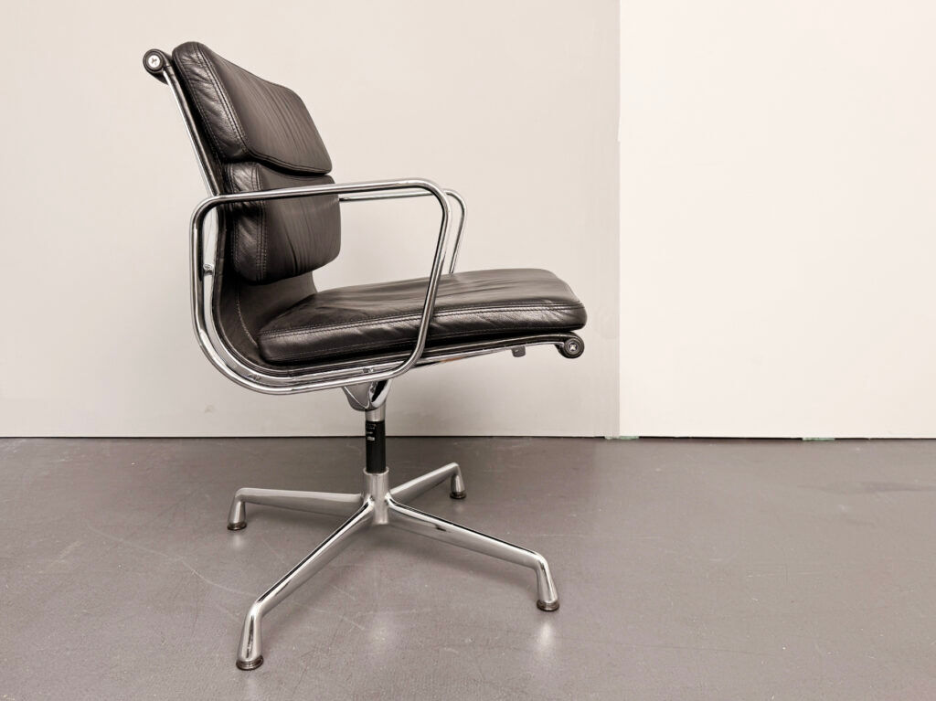 Fauteuils Soft Pad Alu EA 208 par Charles et Ray Eames pour Vitra, Allemagne, années 1970.
