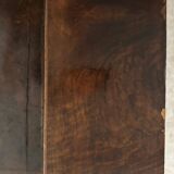 Wooden lady's desk says "happiness of the day"