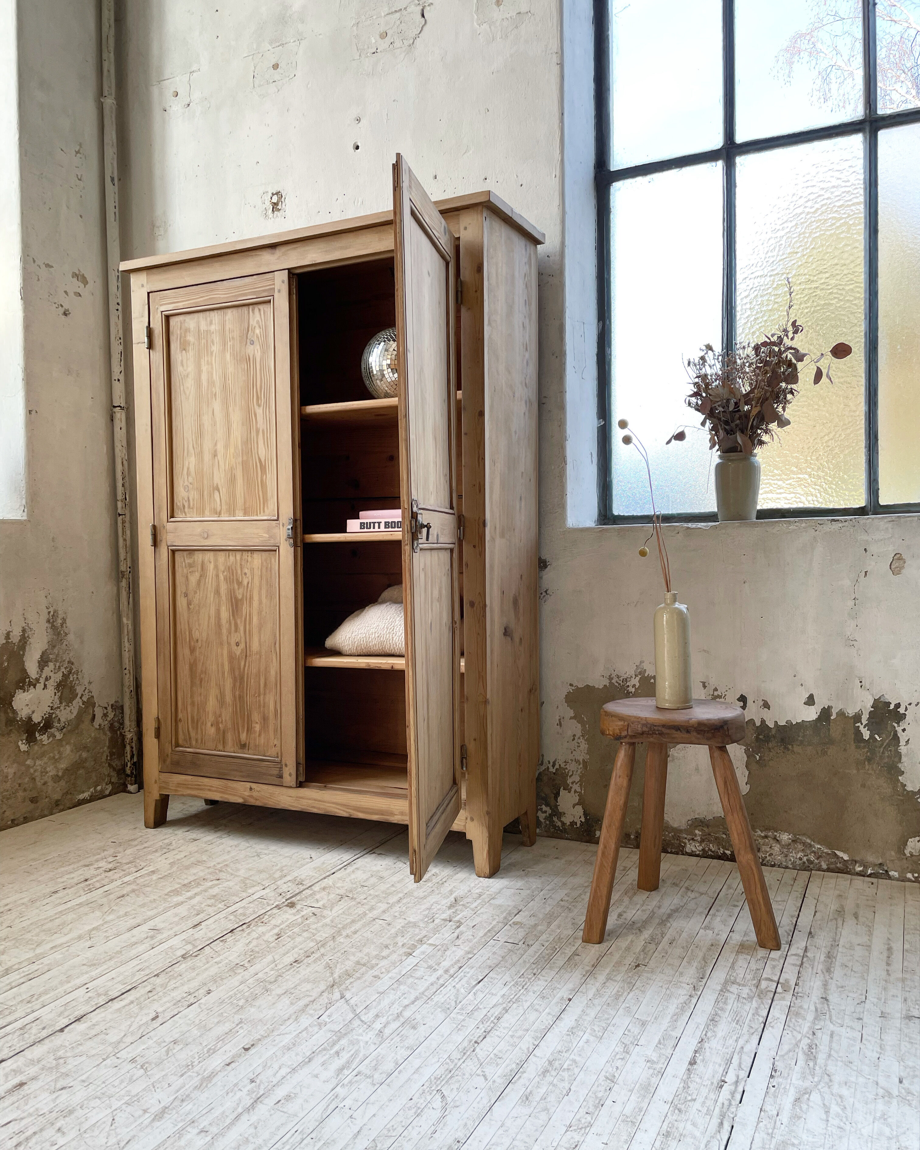 Wooden cabinet cuttery