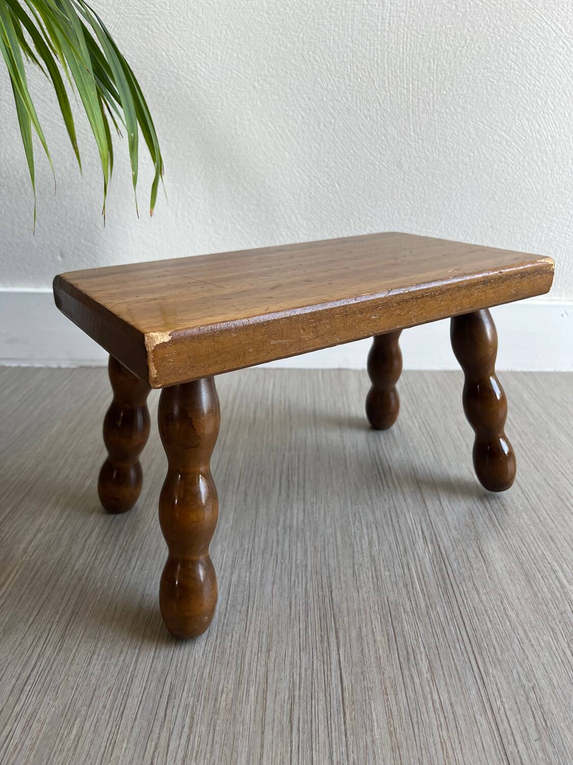 Bobbin decor wooden bench stool