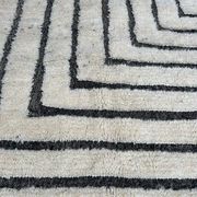 Handmade traditional Berber rug size 250/350 cm