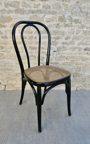 Chaise de bistrot en bois laqué noir et assise en cannage