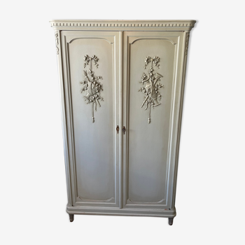 Cabinet 2 doors painted with attributes