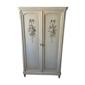 Armoire 2 portes peinte aux attributs