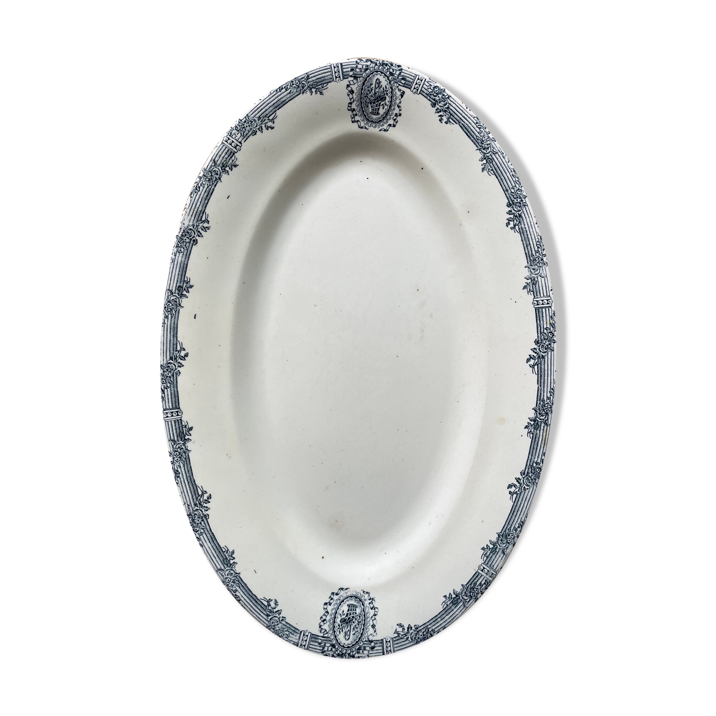 Oval dish terre de fer salins, collection "versailles"