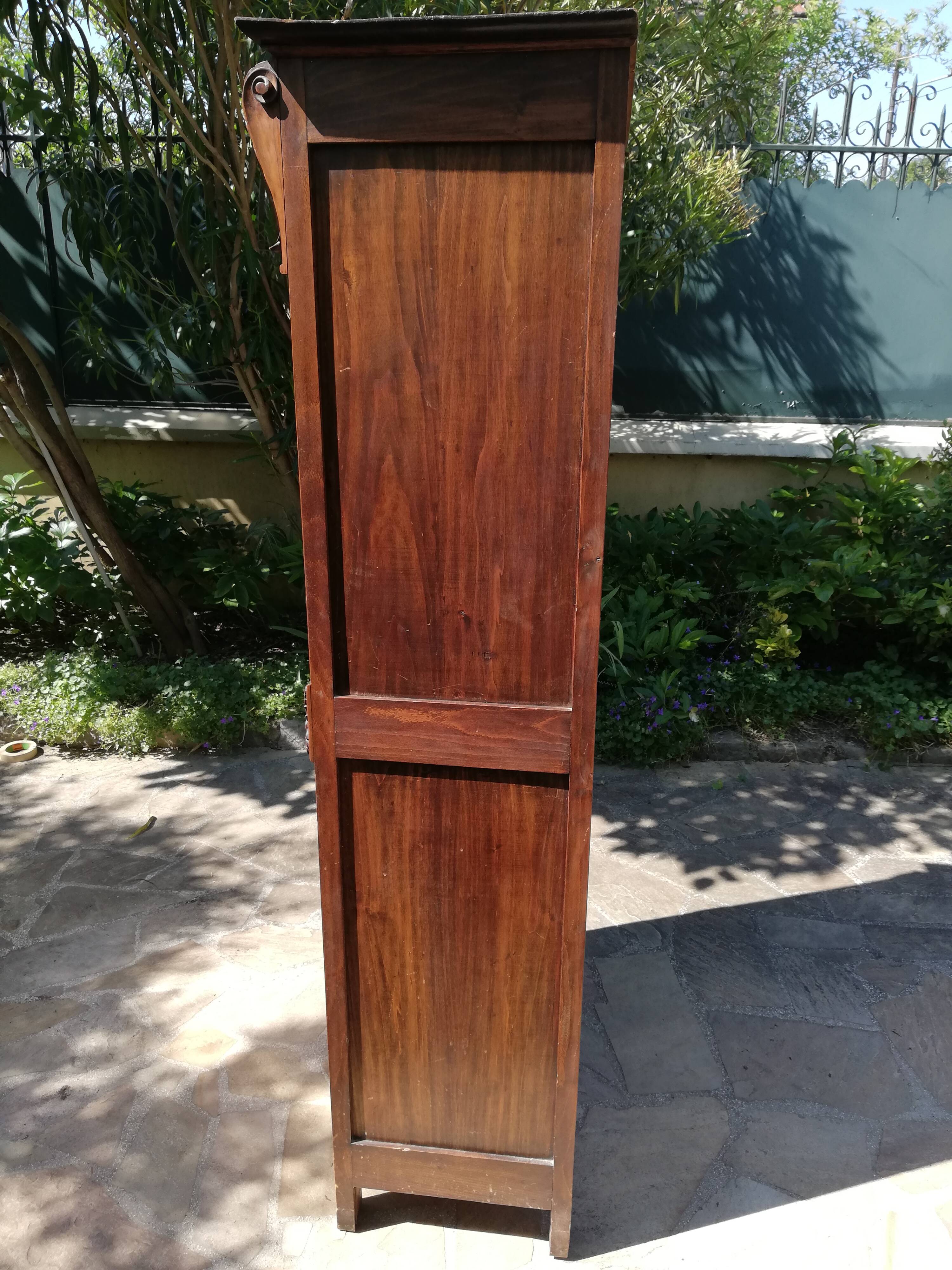 Small vintage tinted bonnet