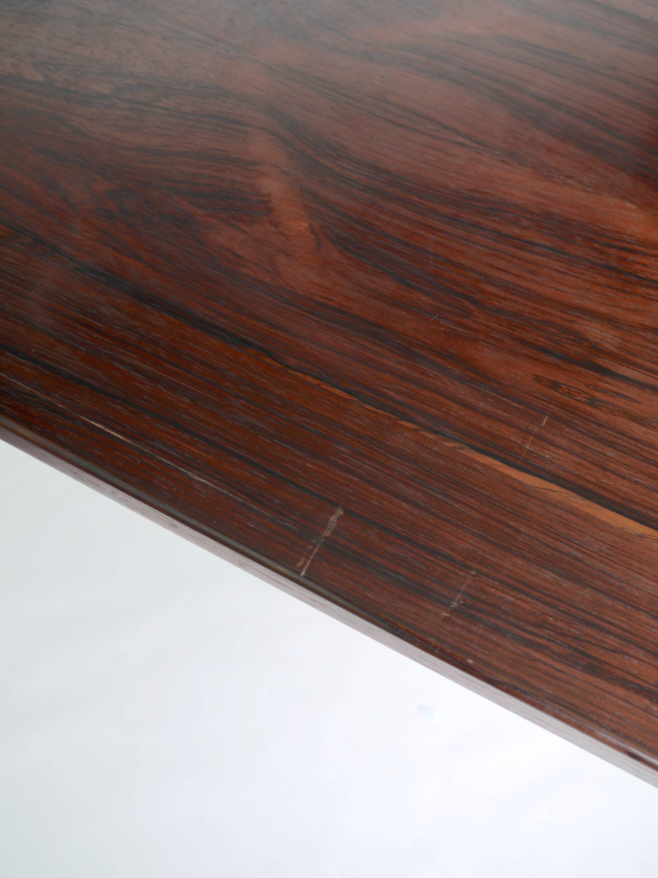 Table à manger danoise par Poul Hundevad et Kai Winding. Années 1960