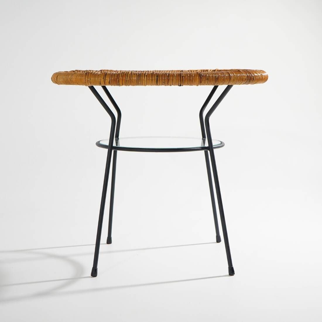 Table basse avec plateau rond en rotin, années 1950