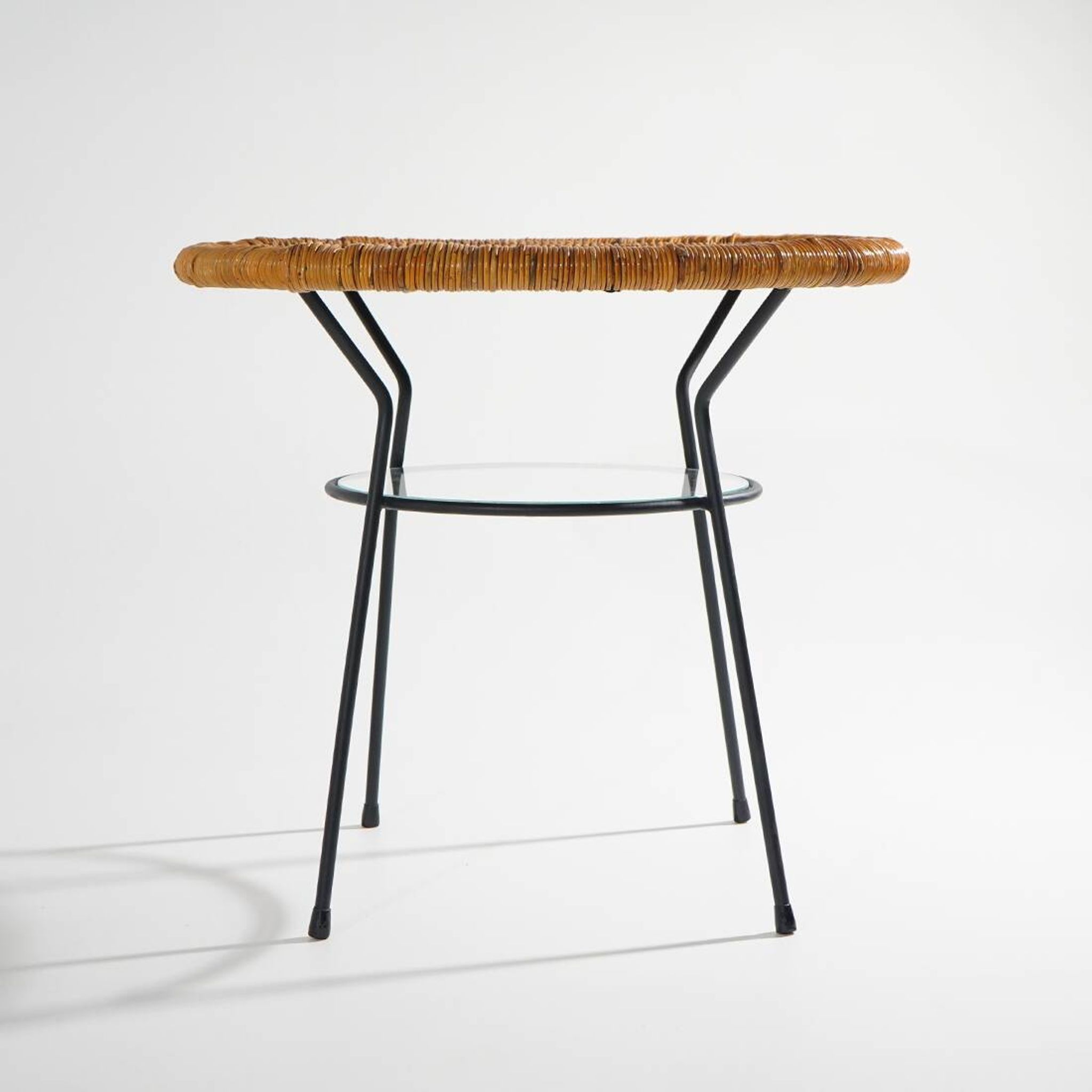 Table basse avec plateau rond en rotin, années 1950