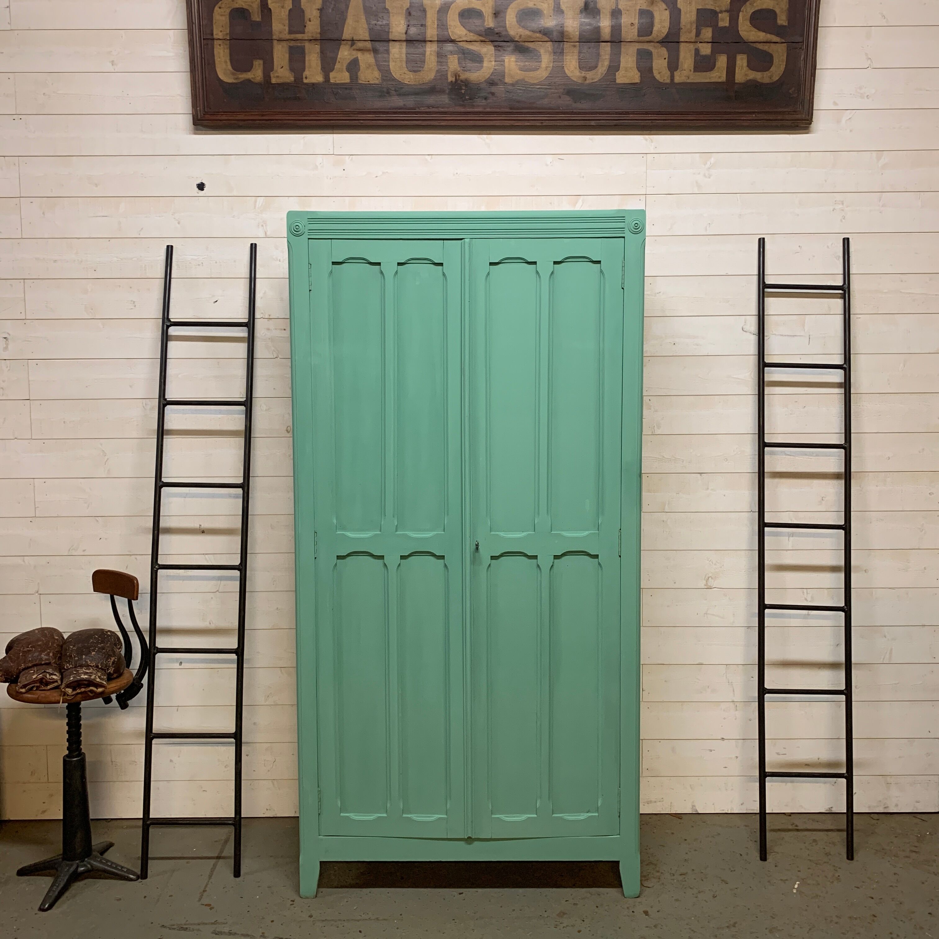 Parisian wardrobe two doors