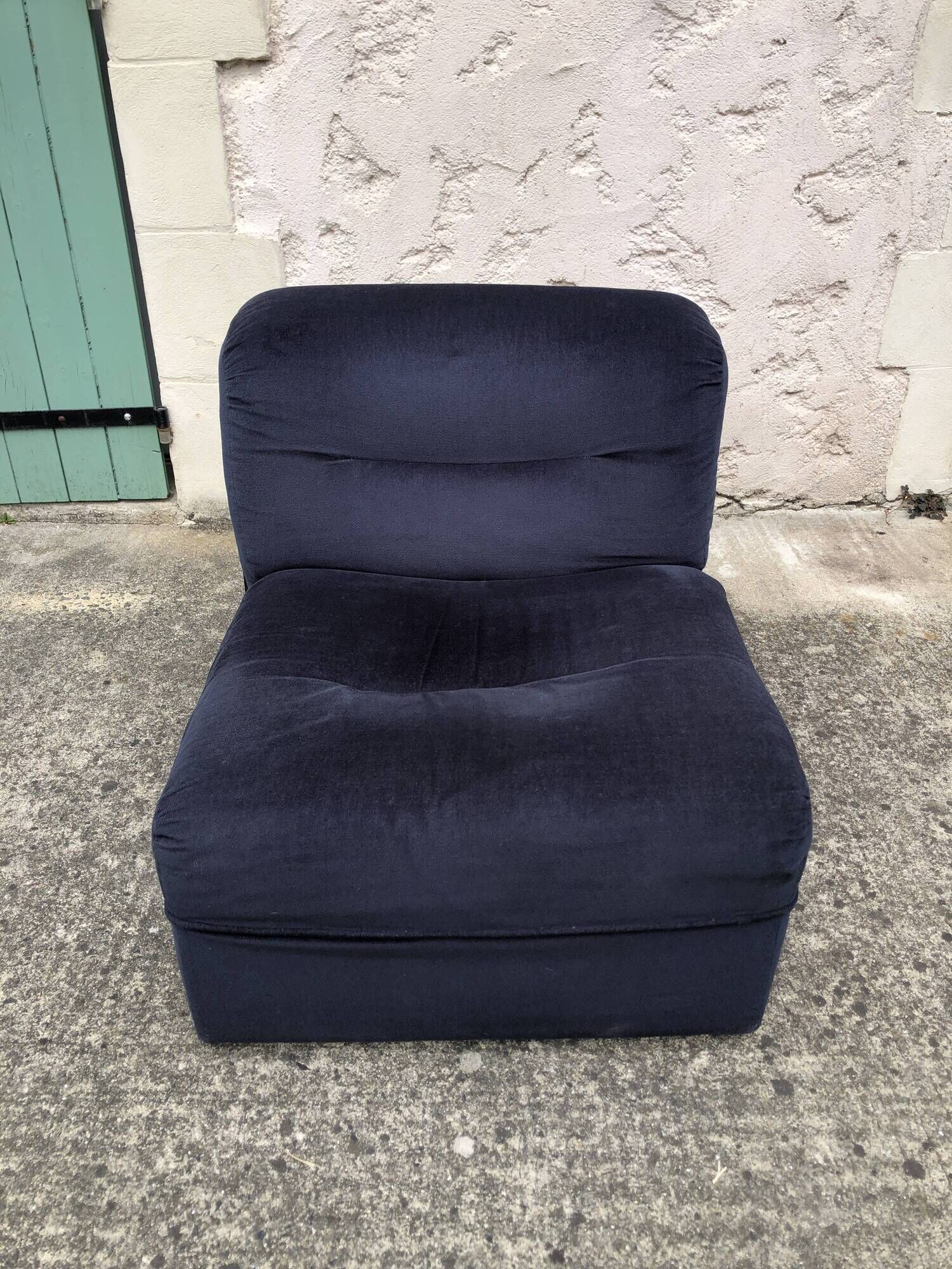 Driver / armchair and ottoman, in midnight blue velvet, 1970/1980