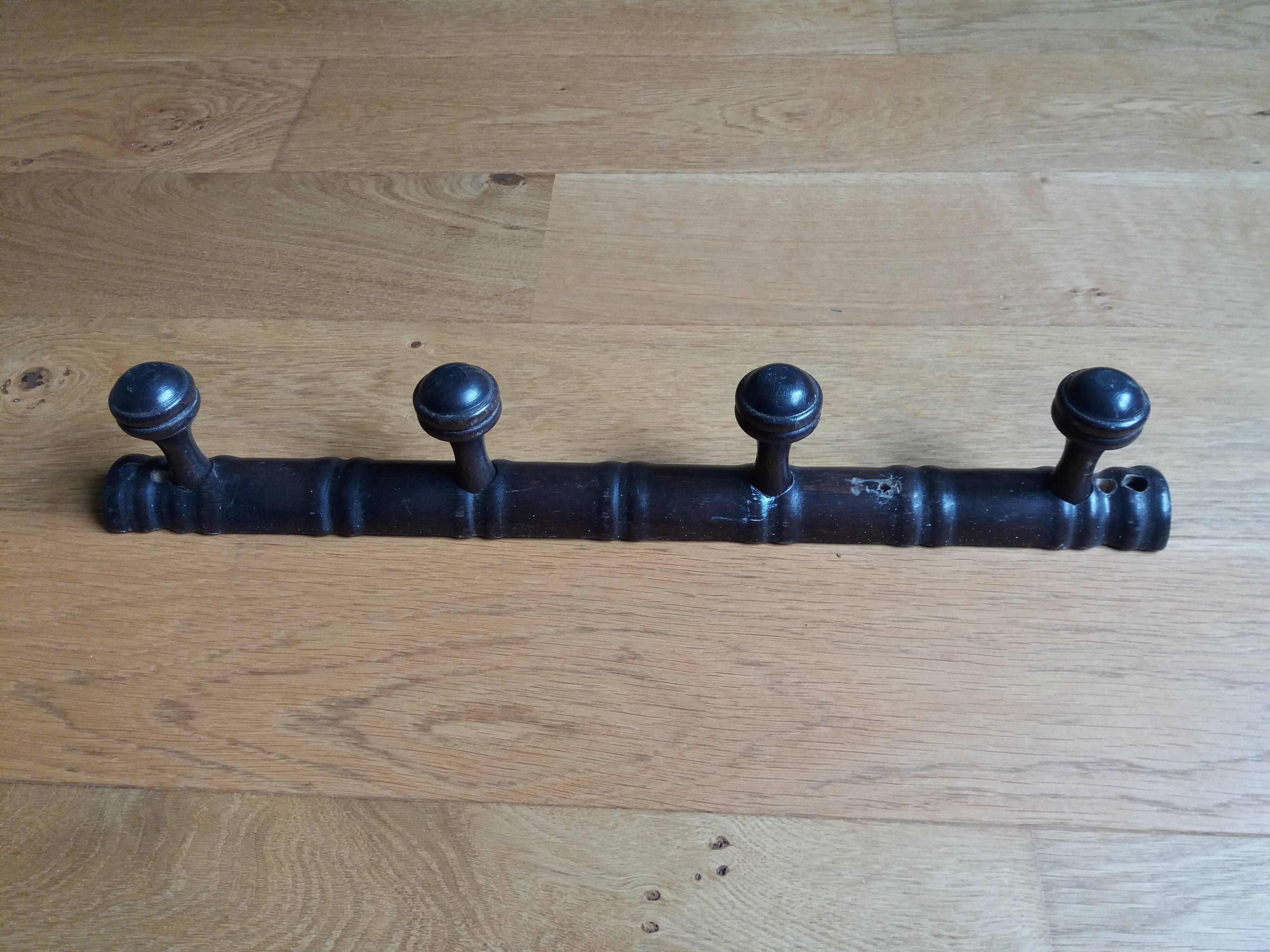 Wall-mounted coat rack 4 hooks