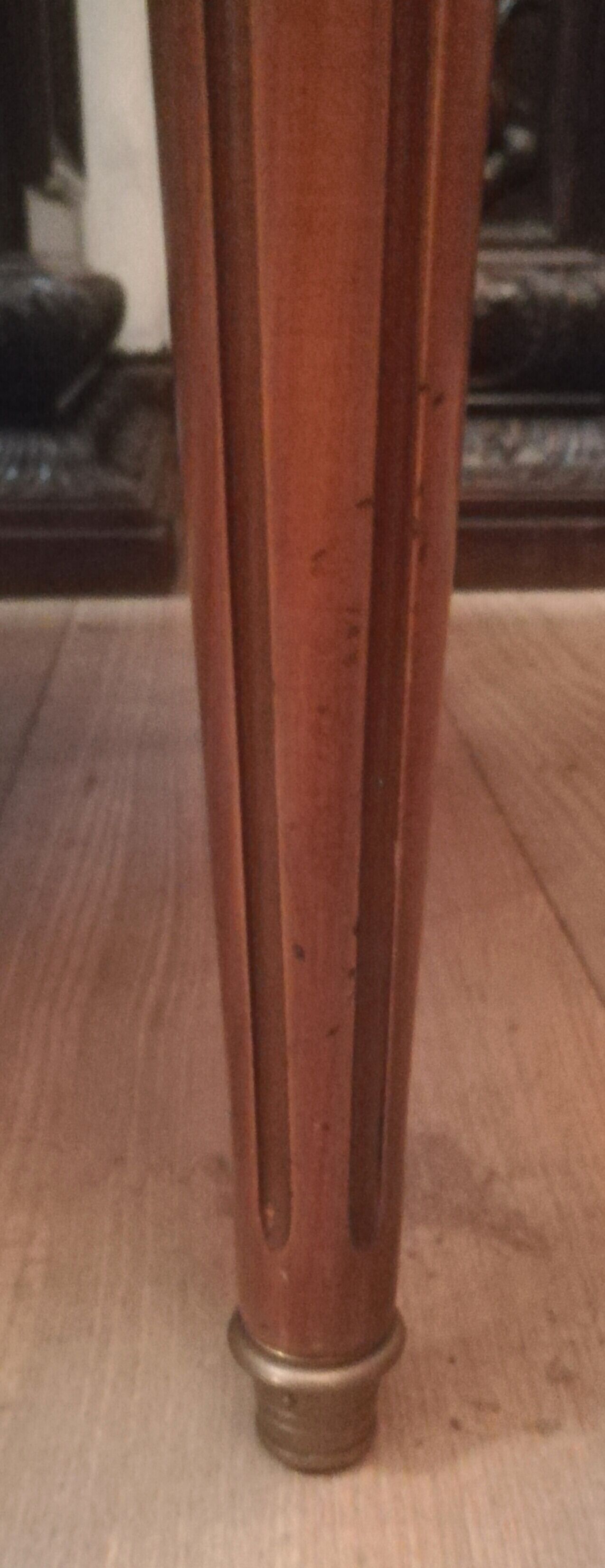 Oval hot water table in cherry and marble