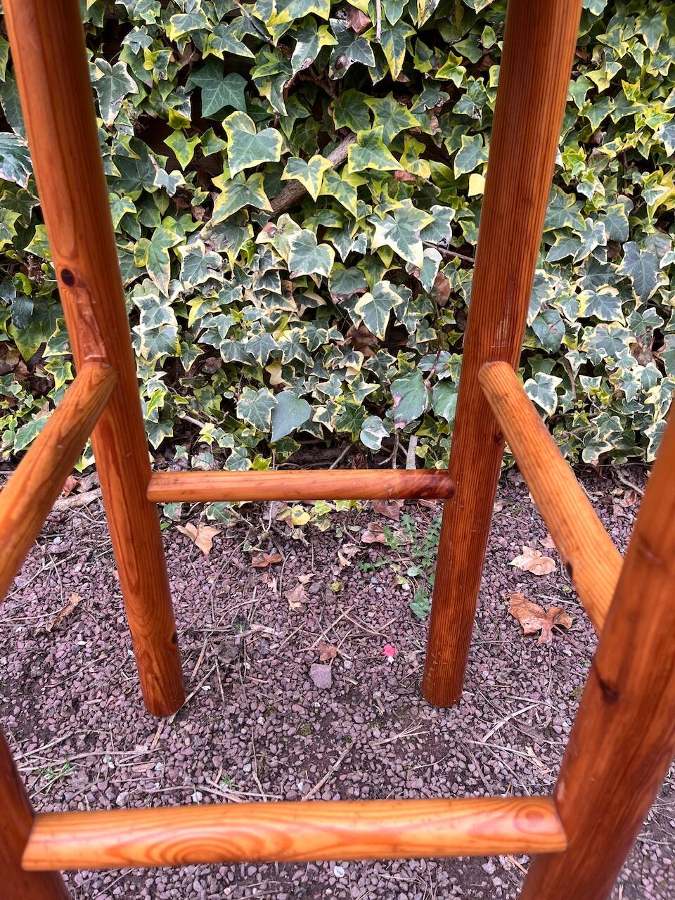 Square high stool in pine