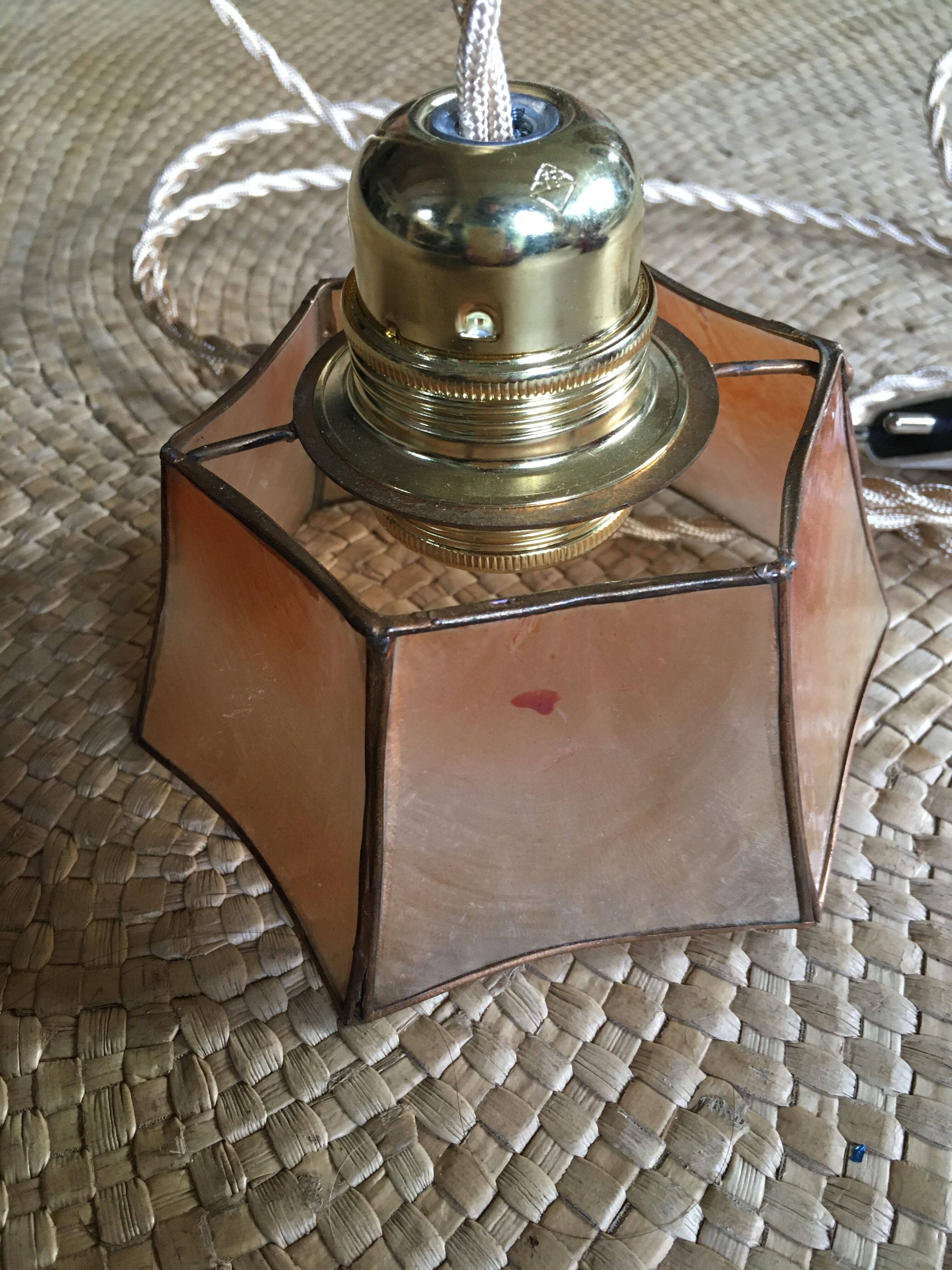 Mother-of-pearl hand lamp