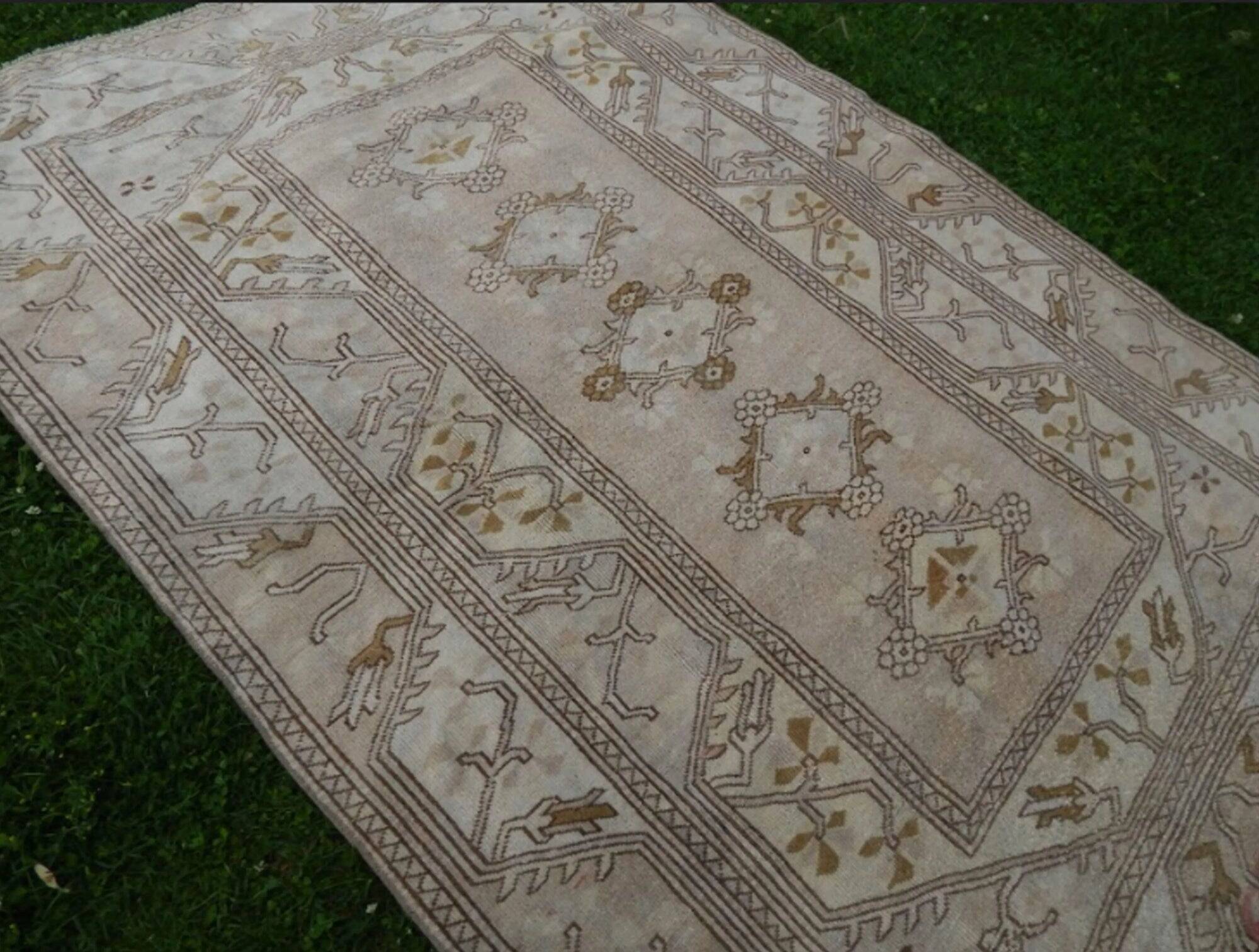 Vintage handmade Turkish rug 160x229 cm
