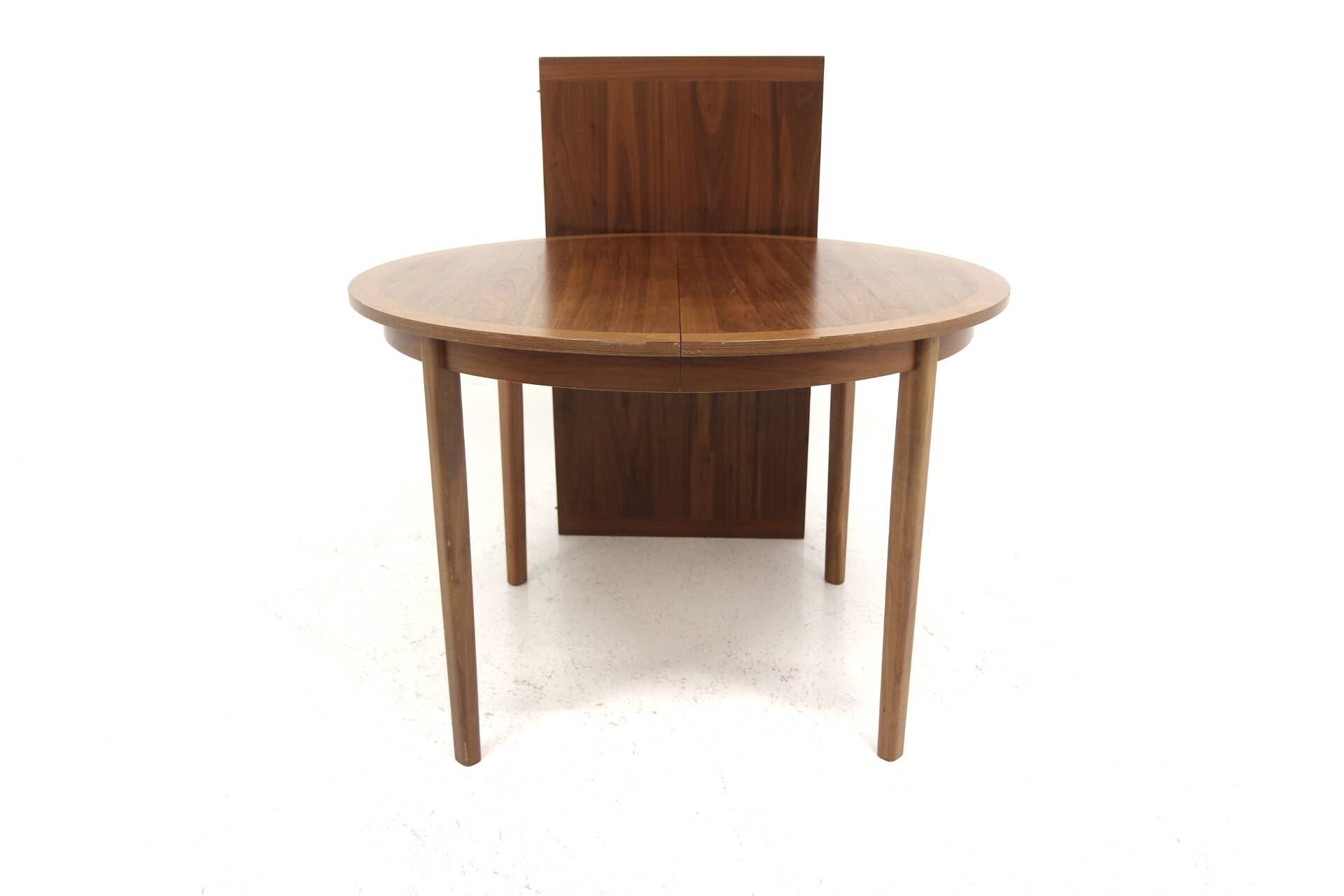 Scandinavian extendable dining table in walnut, Sweden, 1960.
