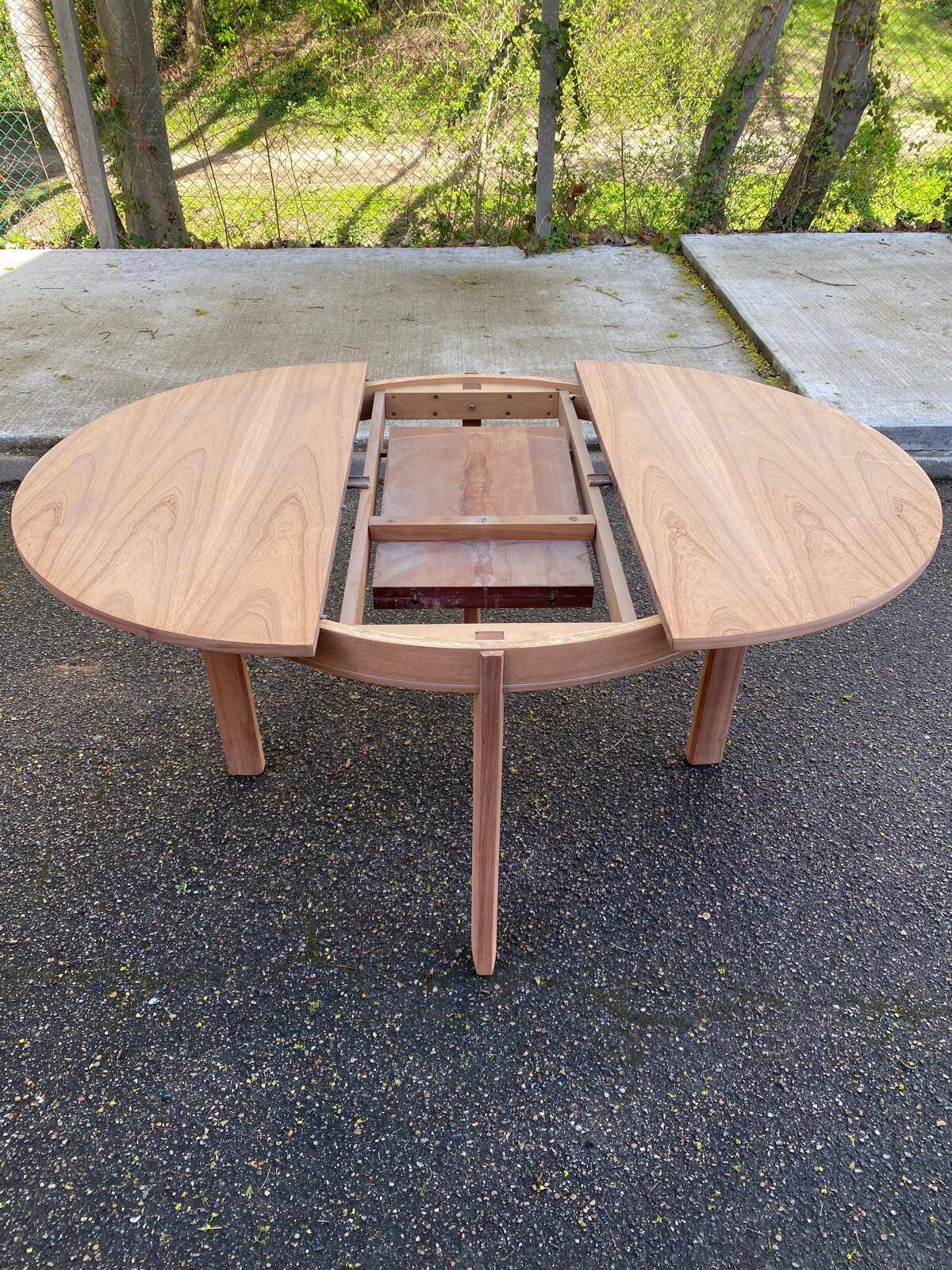 Renovated round extendable Scandinavian dining table in teak, 153cm.