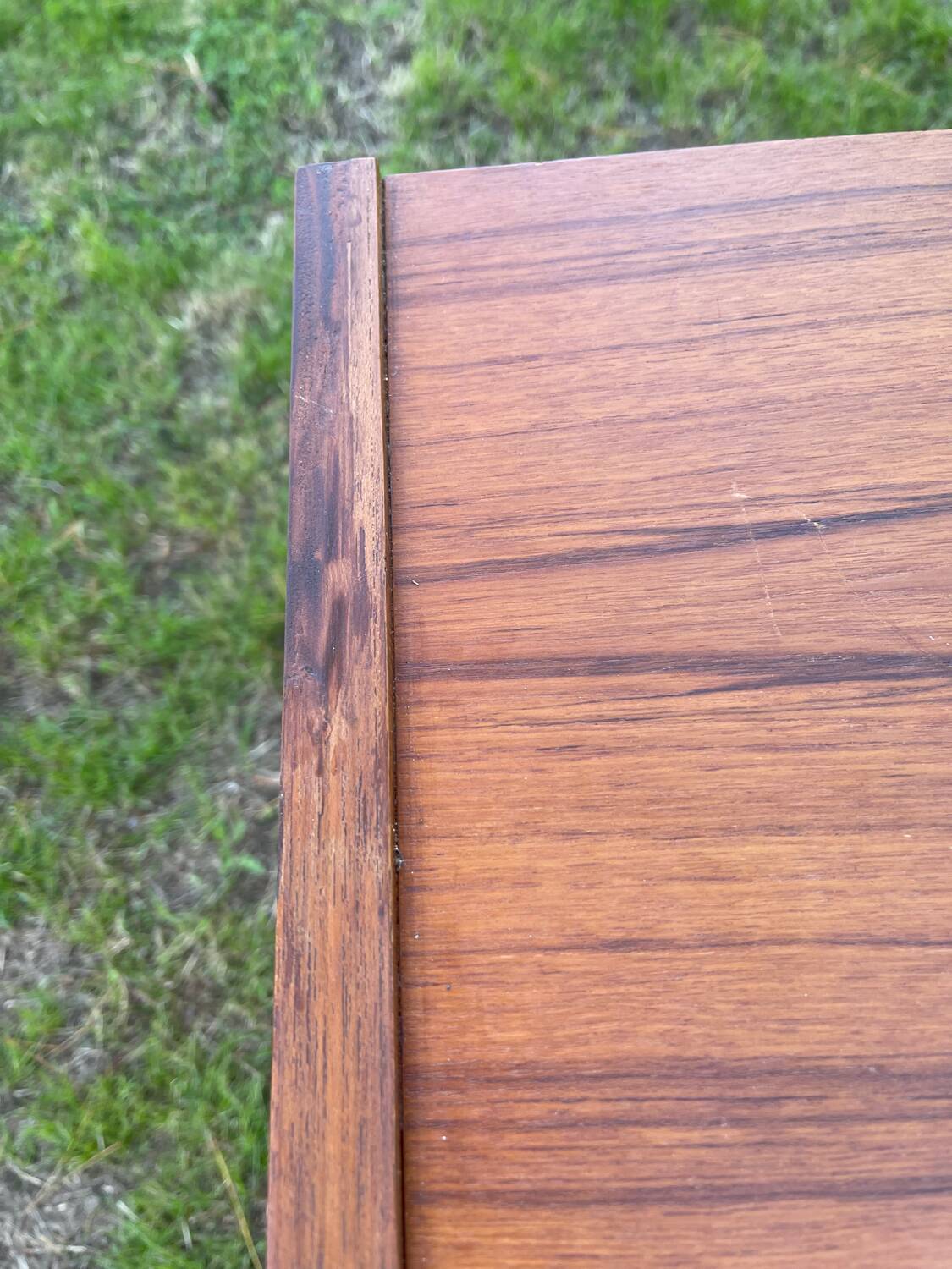 Commode coiffeuse modèle "ingrid" produit par Mondial literie.