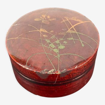 Round lacquered box