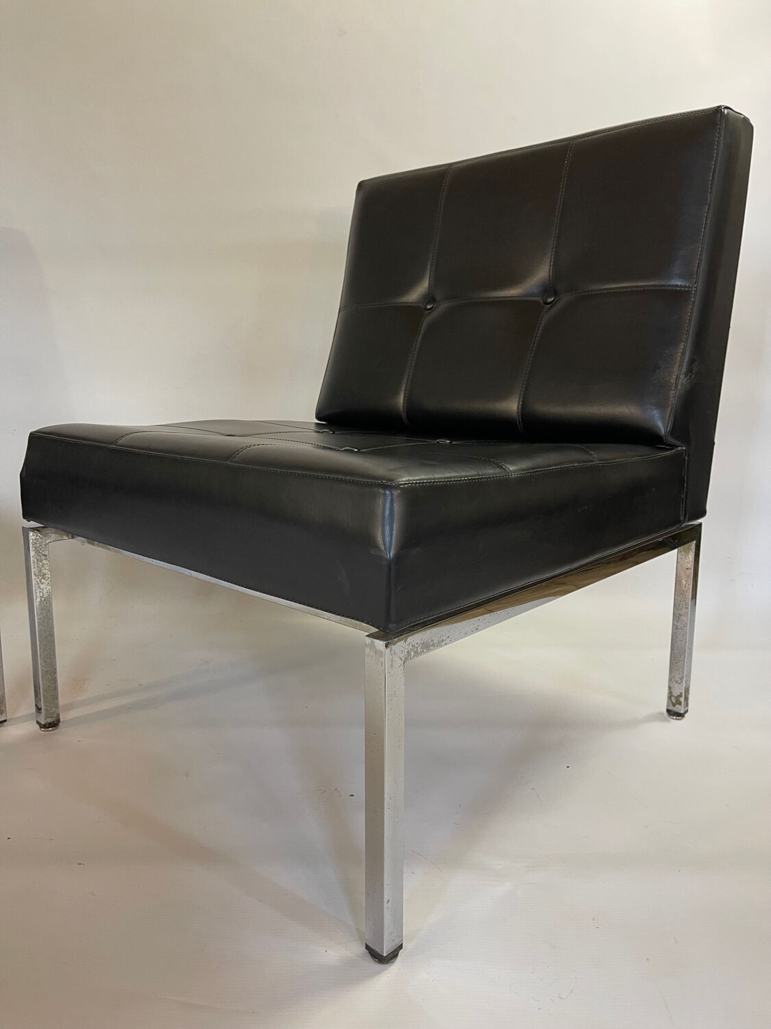 Paire de fauteuils Samouraï Joseph André Motte pour Airborne – Édi