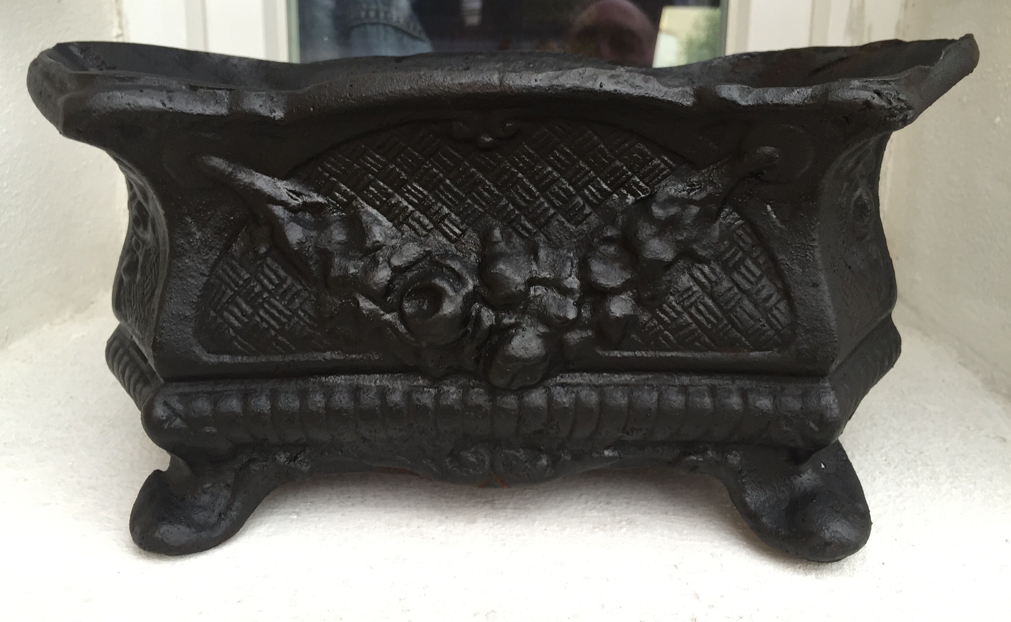 Small planter old cast-iron