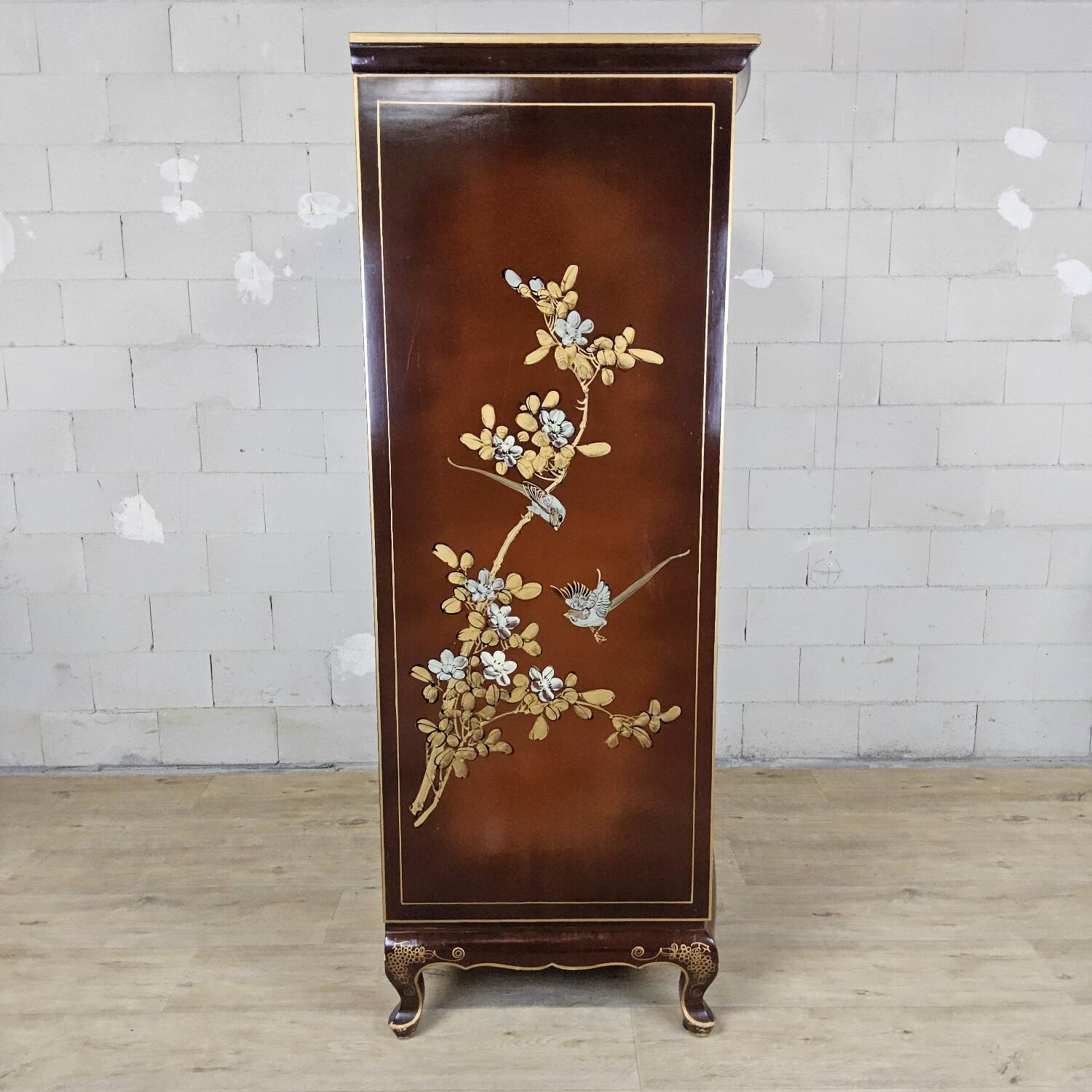 Vintage Chinese cabinet with gold leaf and flowers / oriental cabinet