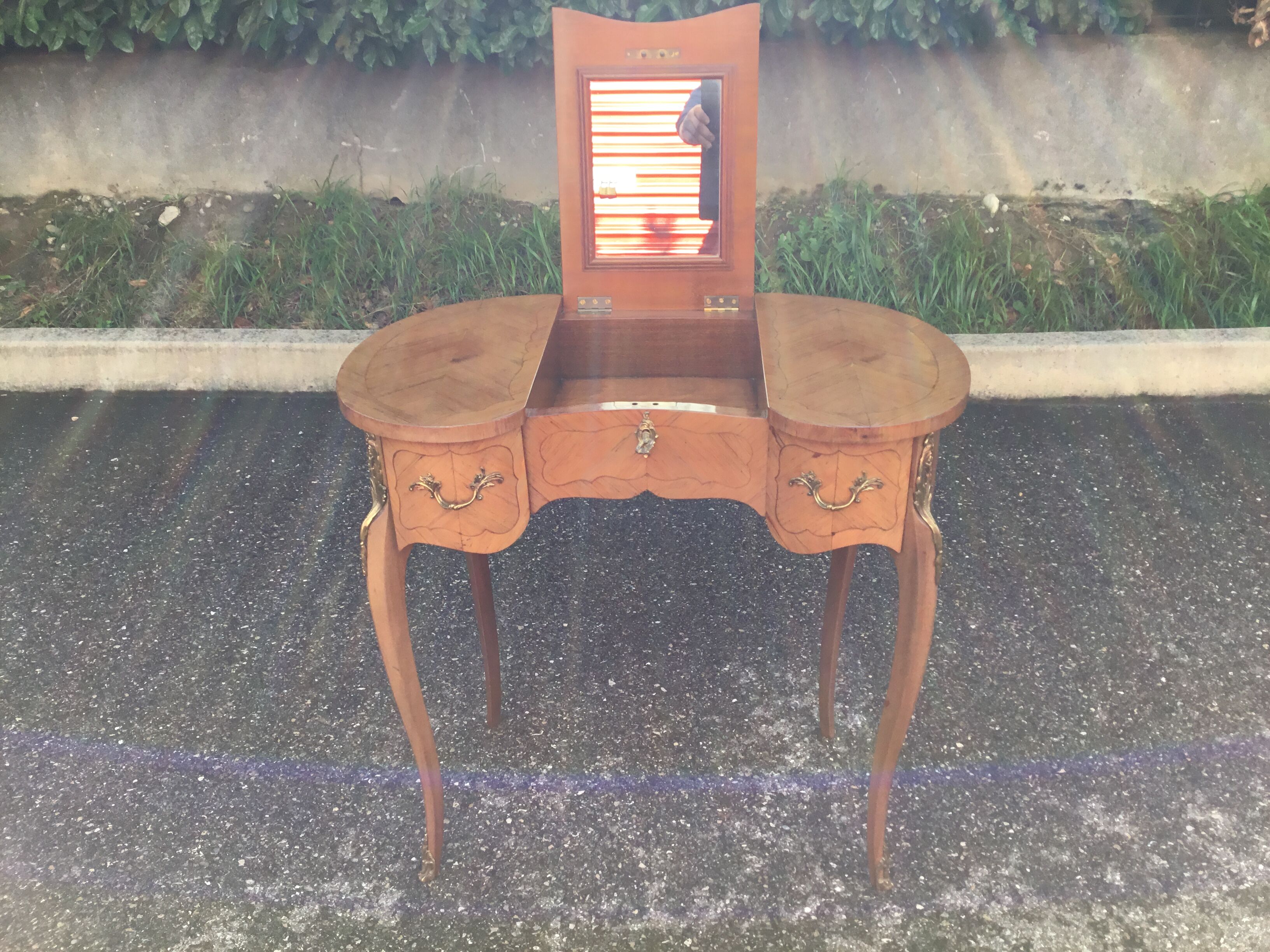 Dressing table marking rosewood