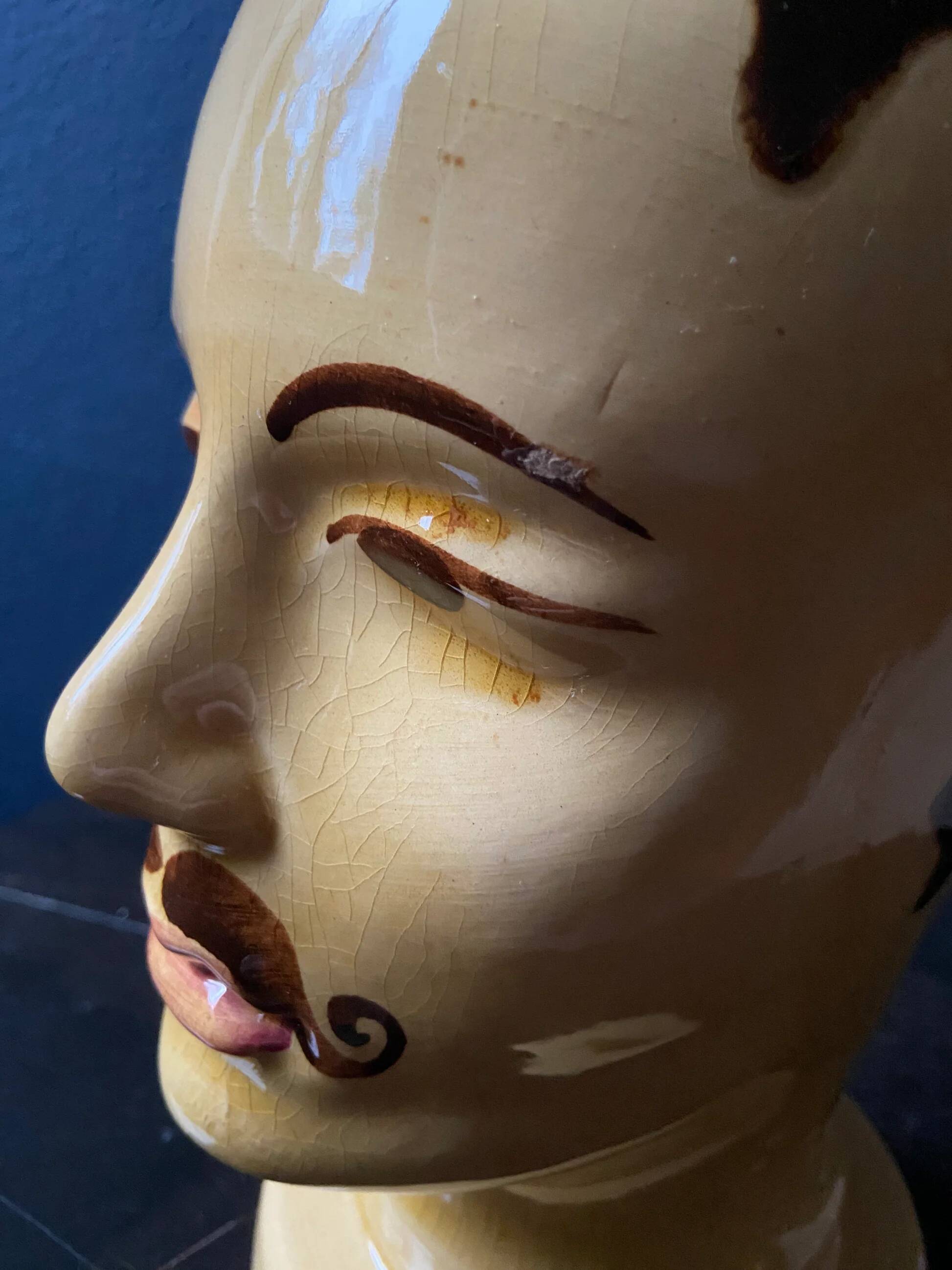 Exhibition head in West German pottery by Scheurich model 701