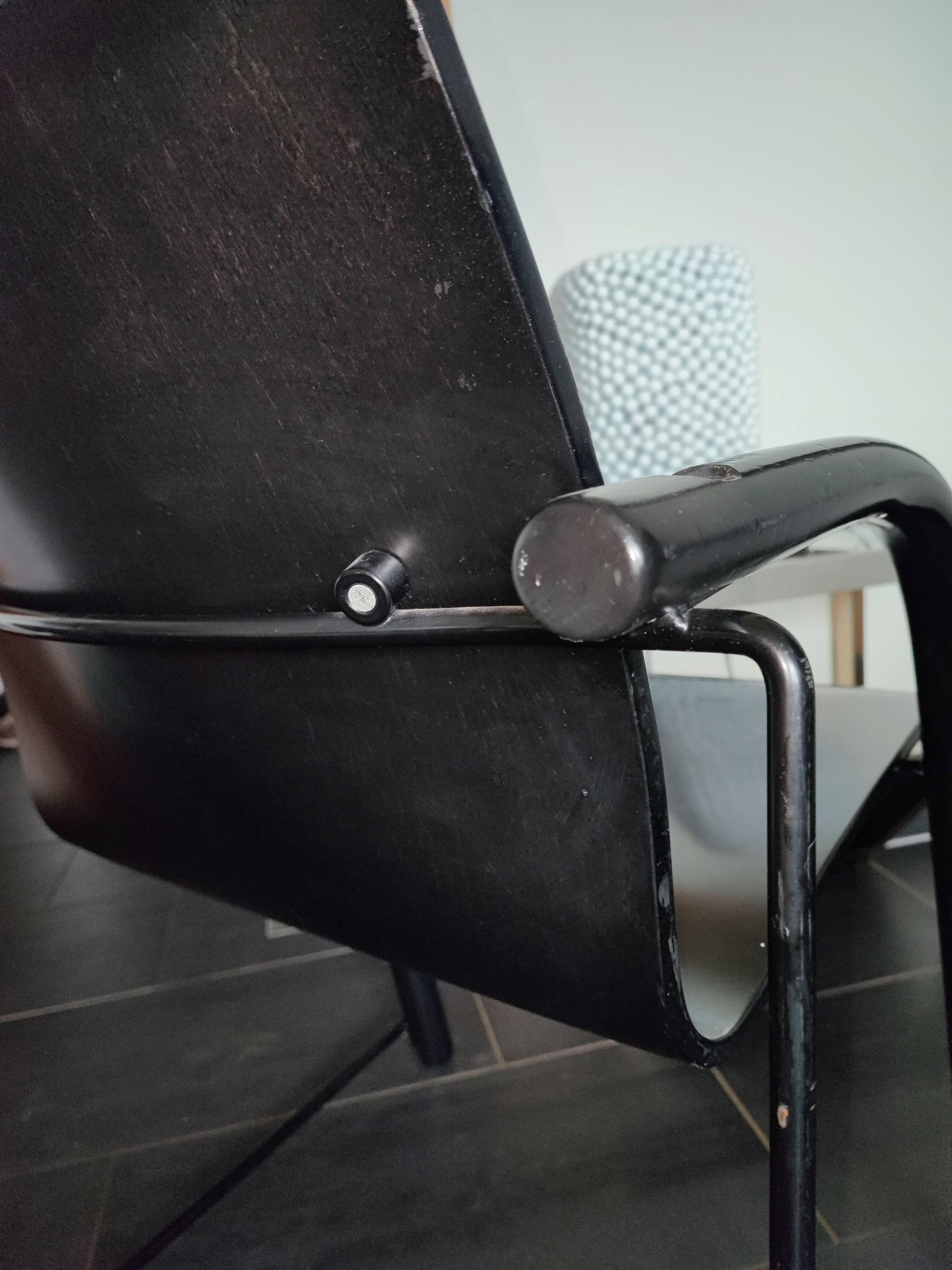 Thonet S320 black chairs