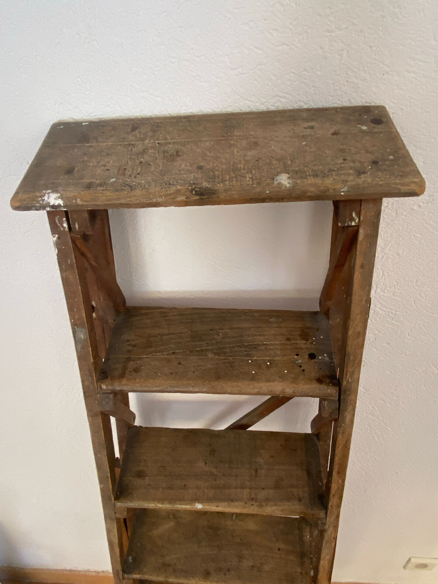 Wooden painter's step ladder