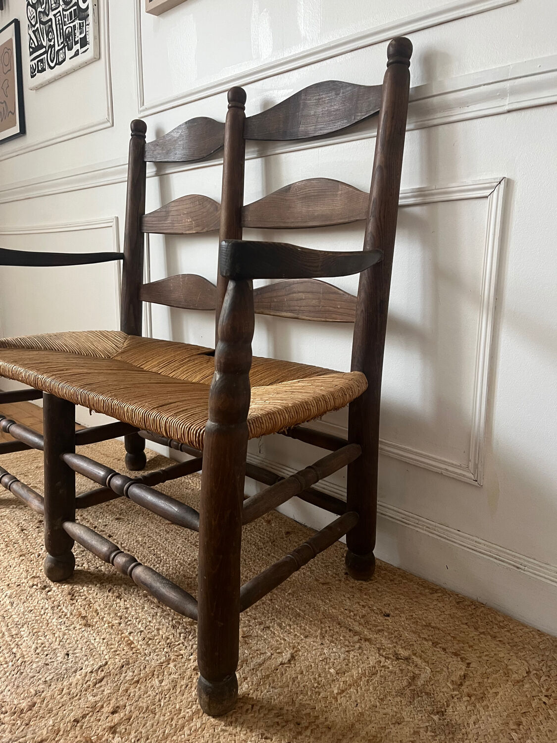 Wood and straw banquette