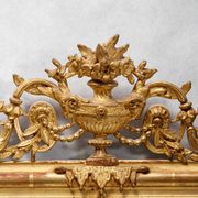 Miroir Louis-Philippe du XIXe siècle avec vase et couronne de fleurs
