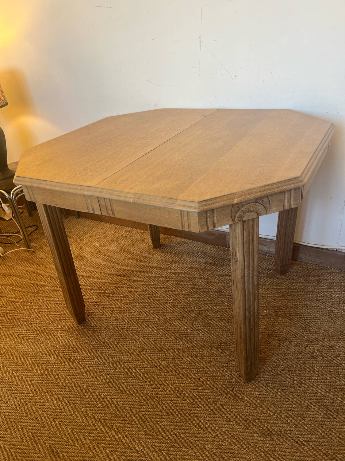Extendable wooden art deco table for 4 to 8 people